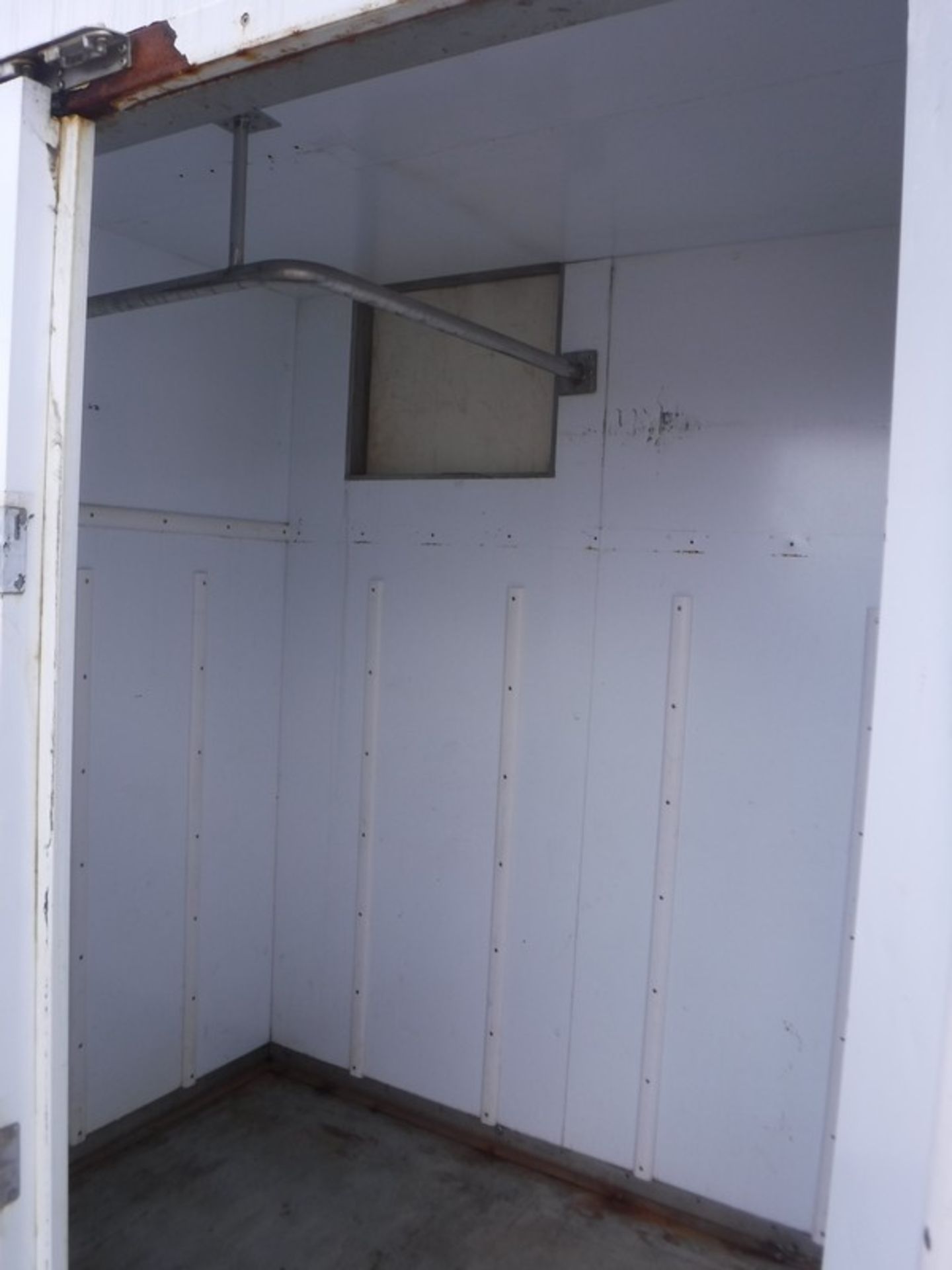 6' X 5' X 7' INSULATED CONTAINER C/W DOUBLE DOORS - Image 3 of 3