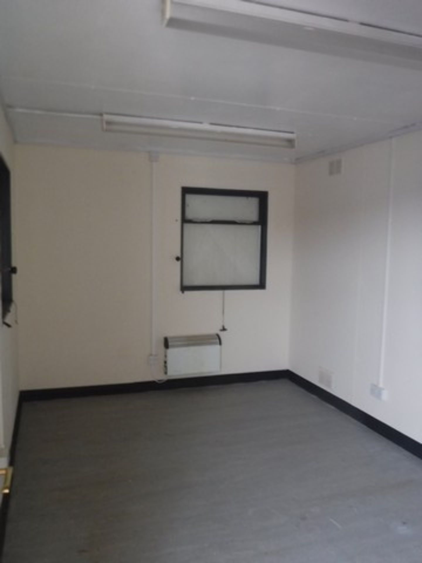 32 X 10 USED ANTI-VANDAL JACK LEG OPEN PLAN OFFICE - Image 8 of 10