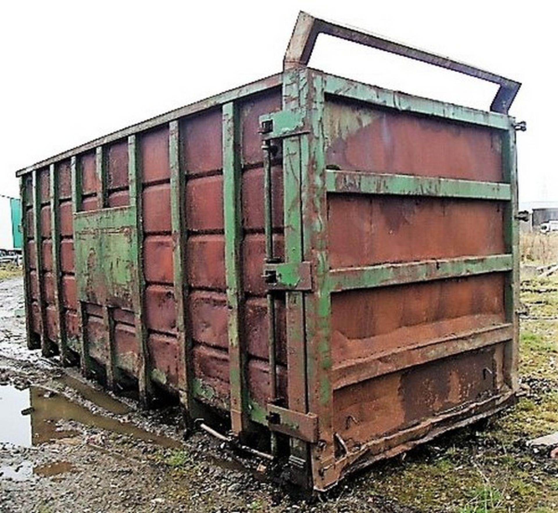 OPEN TOP SKIP C/W ACCESS LADDER. SOLD FROM ERROL AUCTION SITE. VIEWING AND UPLIFT FROM LOWER POLMAIS - Image 4 of 4