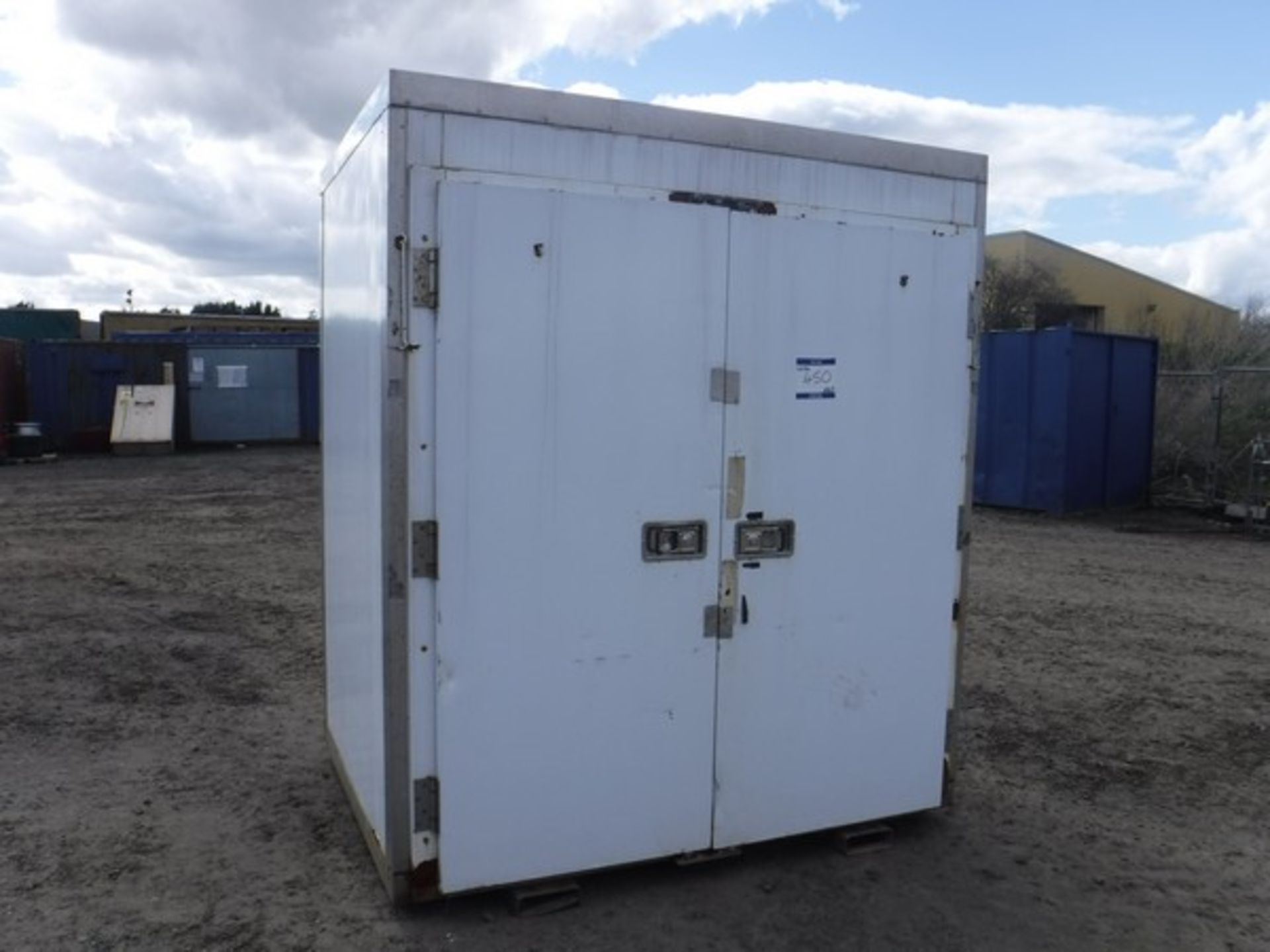 6' X 5' X 7' INSULATED CONTAINER C/W DOUBLE DOORS