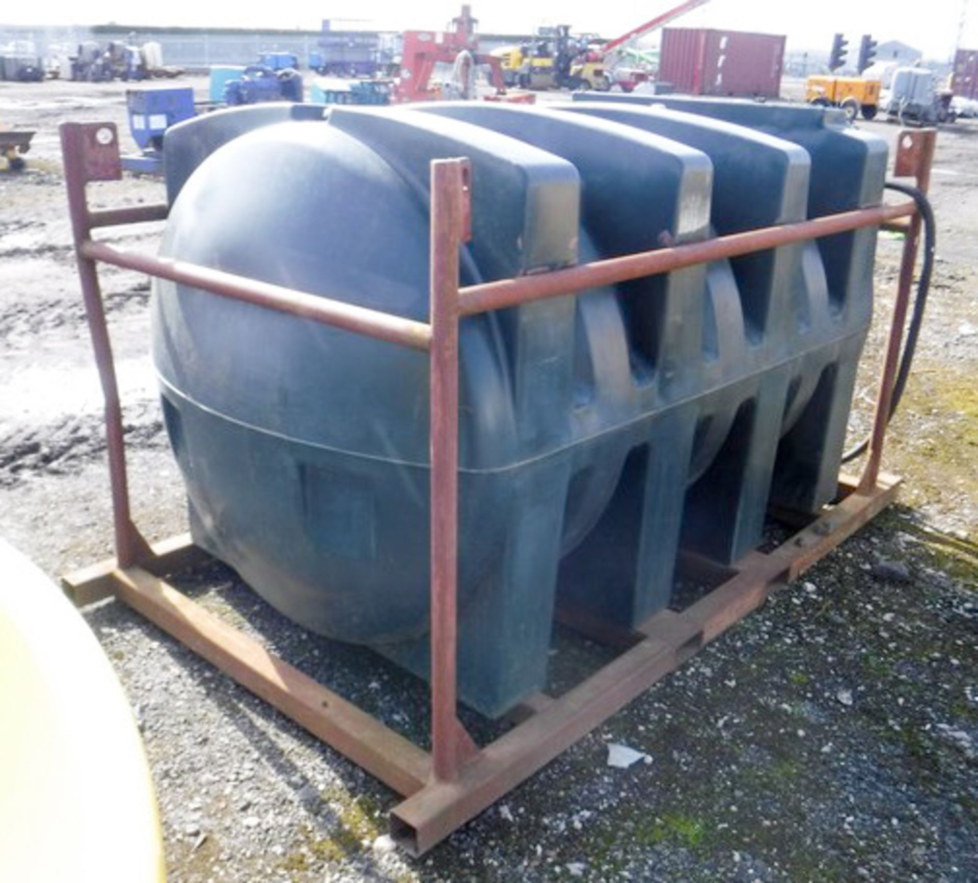 TITAN PH2500 BUNDED FUEL TANK IN STEEL FRAME, WITH LIFTING POCKETS - Image 2 of 3