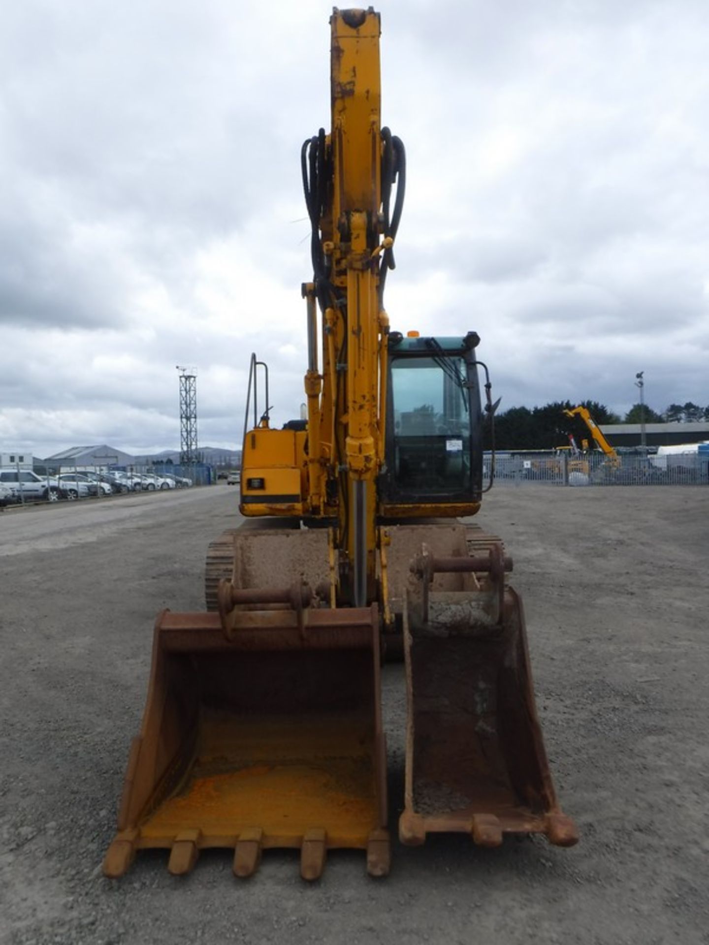 2002 JCB JS130, S/N SLPJ59022EO890198, C/W 3 BUCKETS, 7850HRS (NOT VERIFIED), ENGINE STOP NOT WORKIN - Image 2 of 22