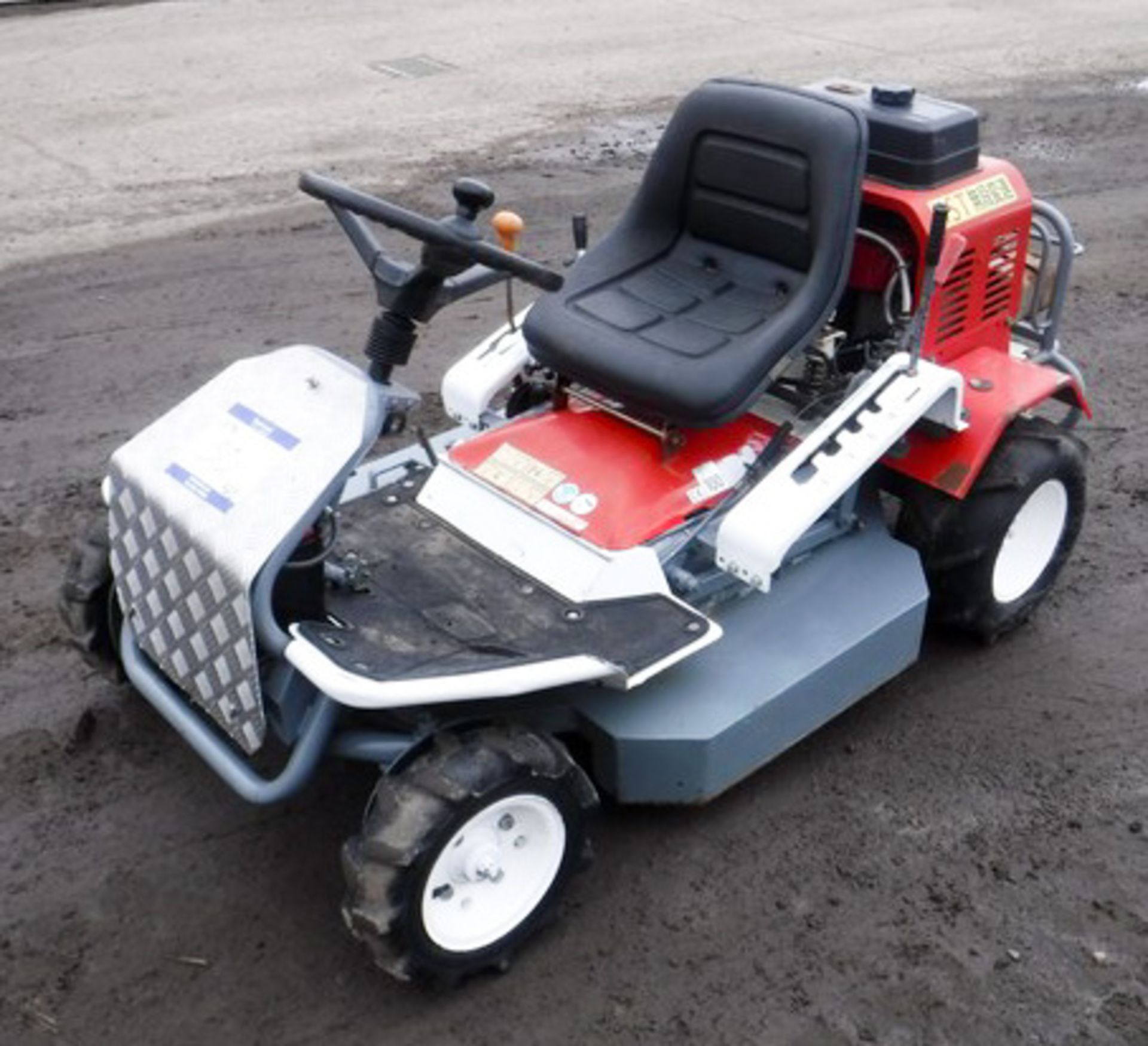 OREC HST CLIMBER BANK MOWER 14HP V TWIN ENGINE 40" CUT HYDROSTATIC DRIVE THIS MACHINE WILL CUT HEAVY