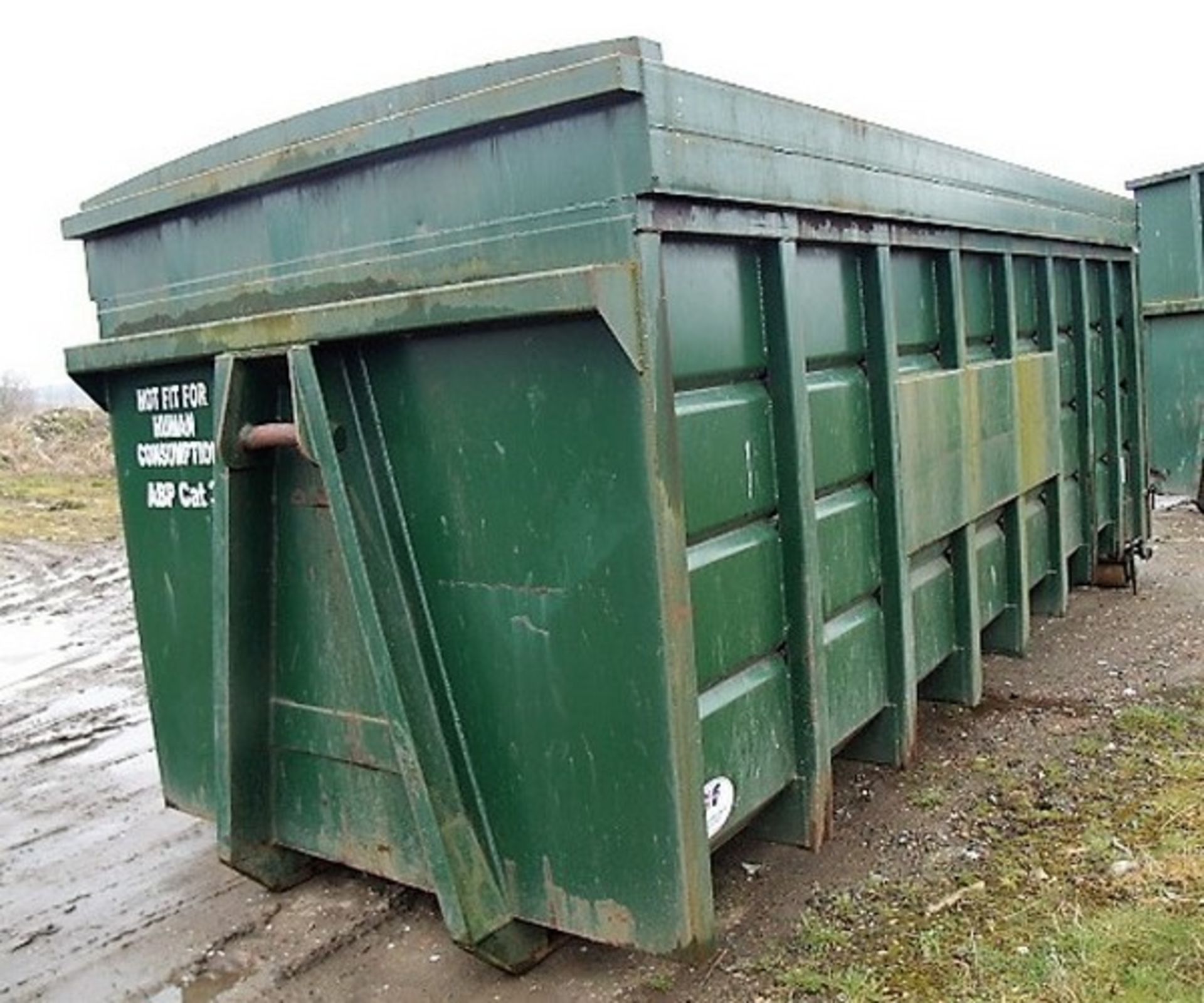 FOOD WASTE SKIP C/W ENCLOSED TOP. MANUFACTURED BY C F BOOTH. SOLD FROM ERROL AUCTION SITE. VIEWING A - Image 4 of 4