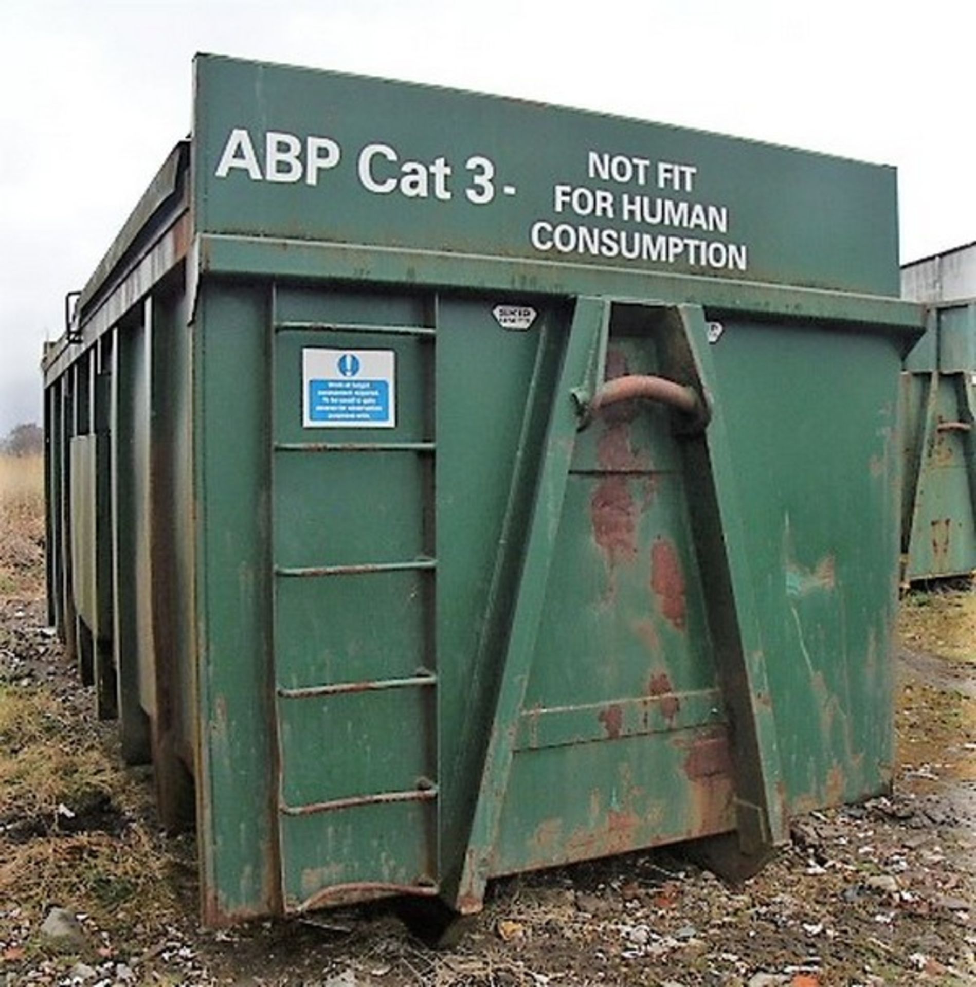 FOOD WASTE SKIP C/W ENCLOSED TOP. MANUFACTURED BY C F BOOTH. SOLD FROM ERROL AUCTION SITE. VIEWING A - Image 2 of 4