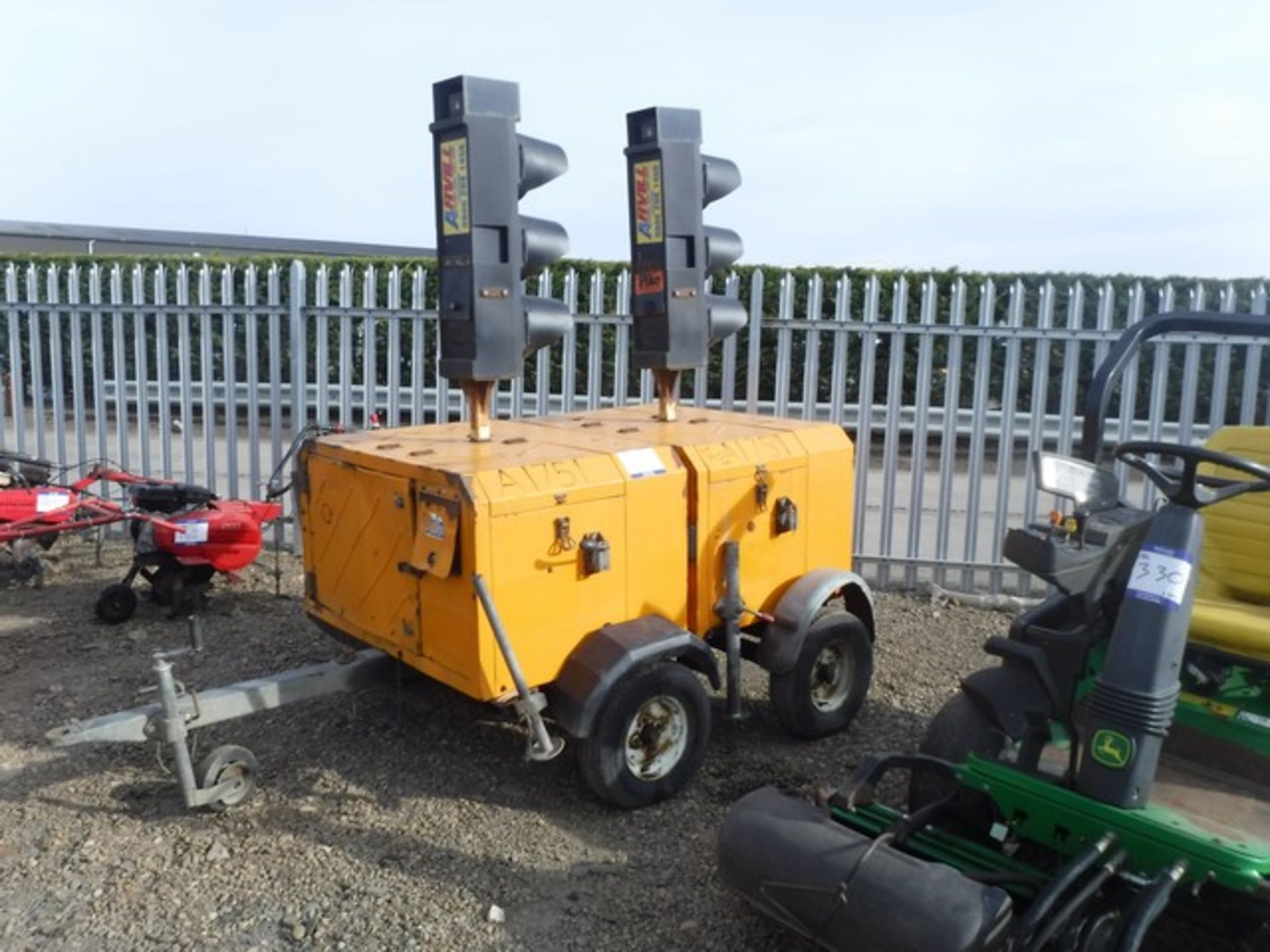 2005 PIKE XL 2WAY TANDUM TRAFFIC LIGHTS, S/N 62313LX05