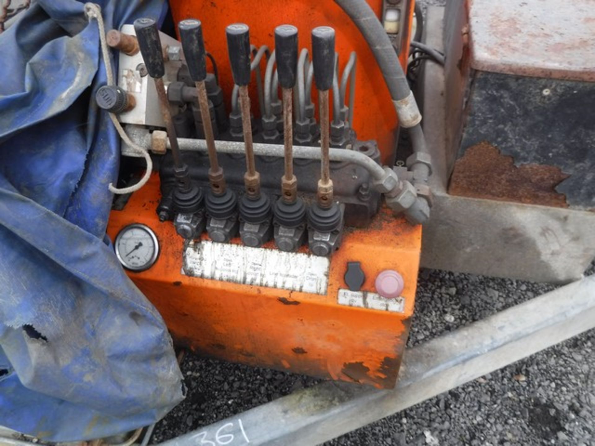 CLYDESDALE CABLE WINCH TRAILER WITH PALLETS OF REELS, S/N 224006080, ASSET NO 747-6016 - Image 5 of 10