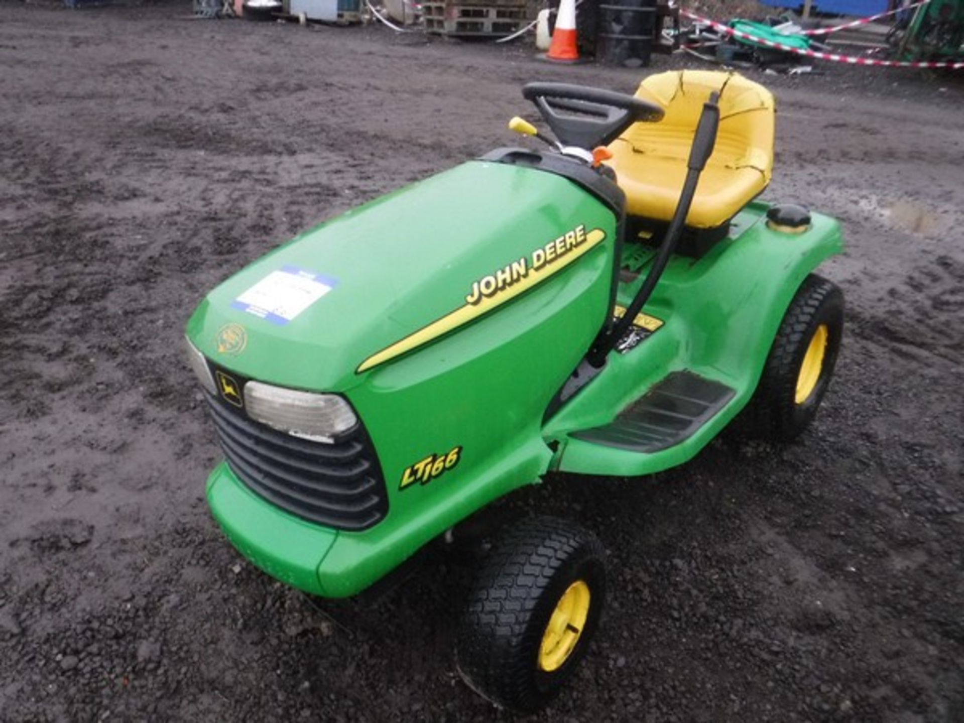 JOHN DEERE LT166