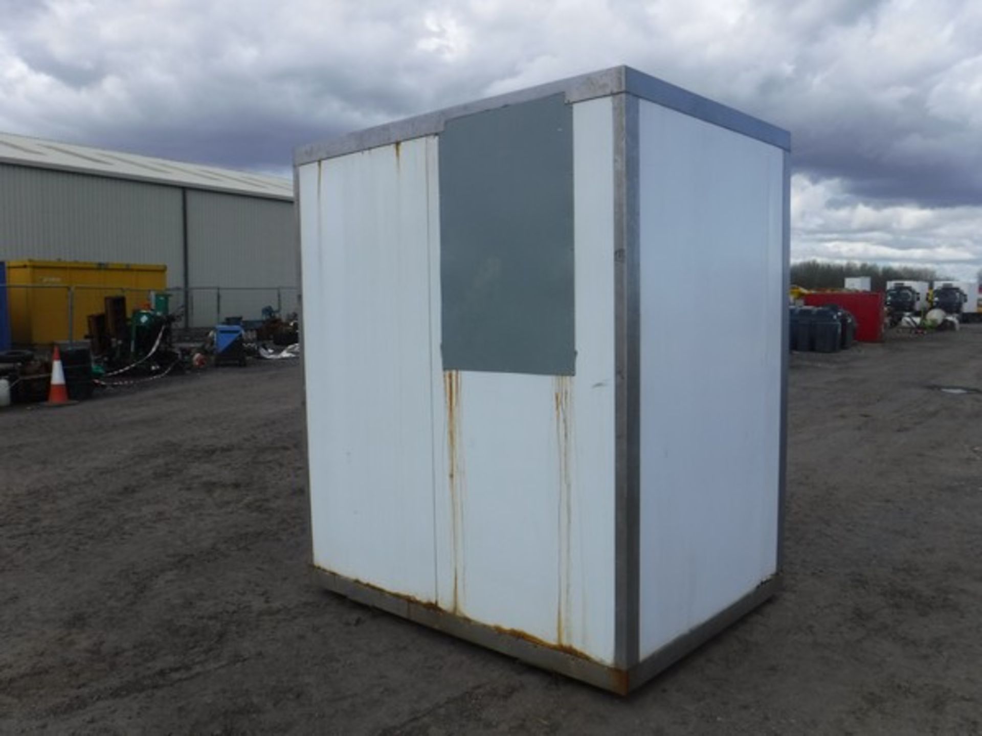 6' X 5' X 7' INSULATED CONTAINER C/W DOUBLE DOORS - Image 2 of 3