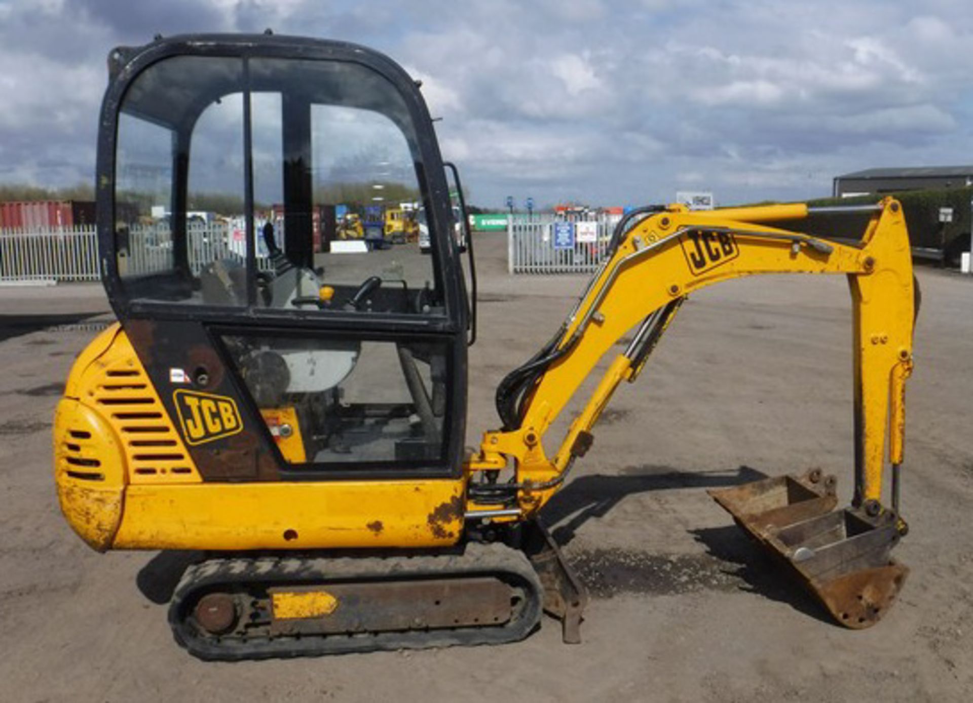 2005 JCB 801.5, S/N 175261M, 2261HRS (NOT VERFIED), C/W 3 BUCKETS, IMMOBILISER & 2 KEY FOBS - Image 12 of 17