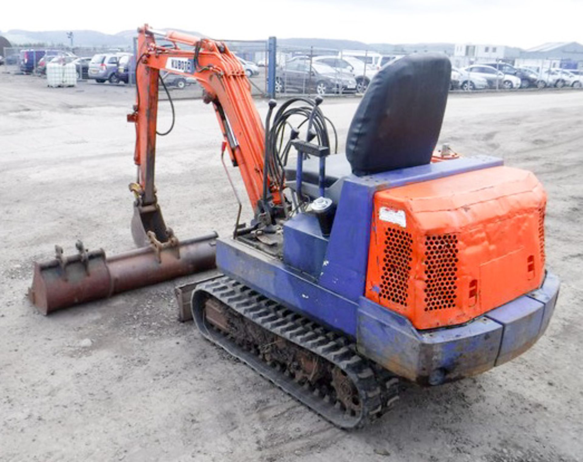 KUBOTA MINI DIGGER C/W 3 BUCKETS - Image 9 of 11