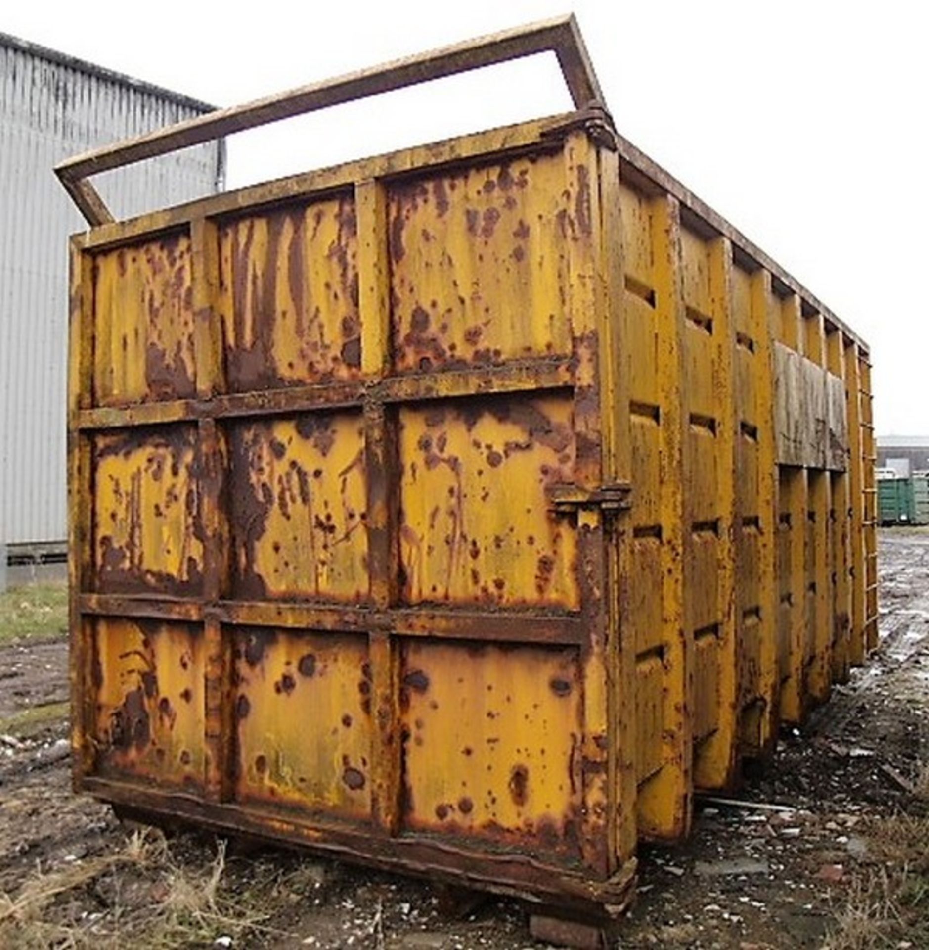 OPEN TOP SKIP C/W ACCESS LADDER. SOLD FROM ERROL AUCTION SITE. VIEWING AND UPLIFT FROM LOWER POLMAIS - Image 4 of 4