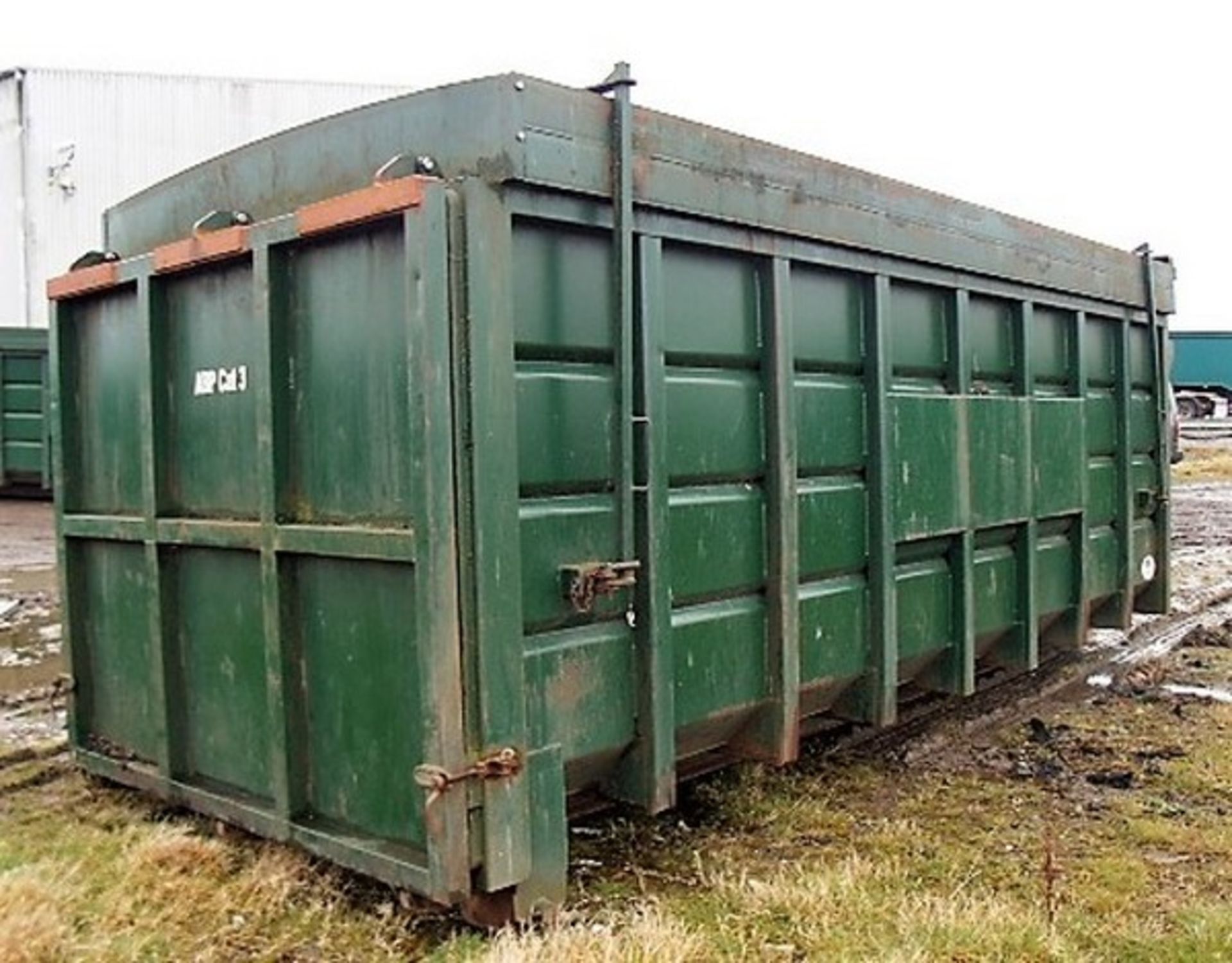 FOOD WASTE SKIP C/W ENCLOSED TOP. MANUFACTURED BY C F BOOTH. SOLD FROM ERROL AUCTION SITE. VIEWING A - Bild 3 aus 4