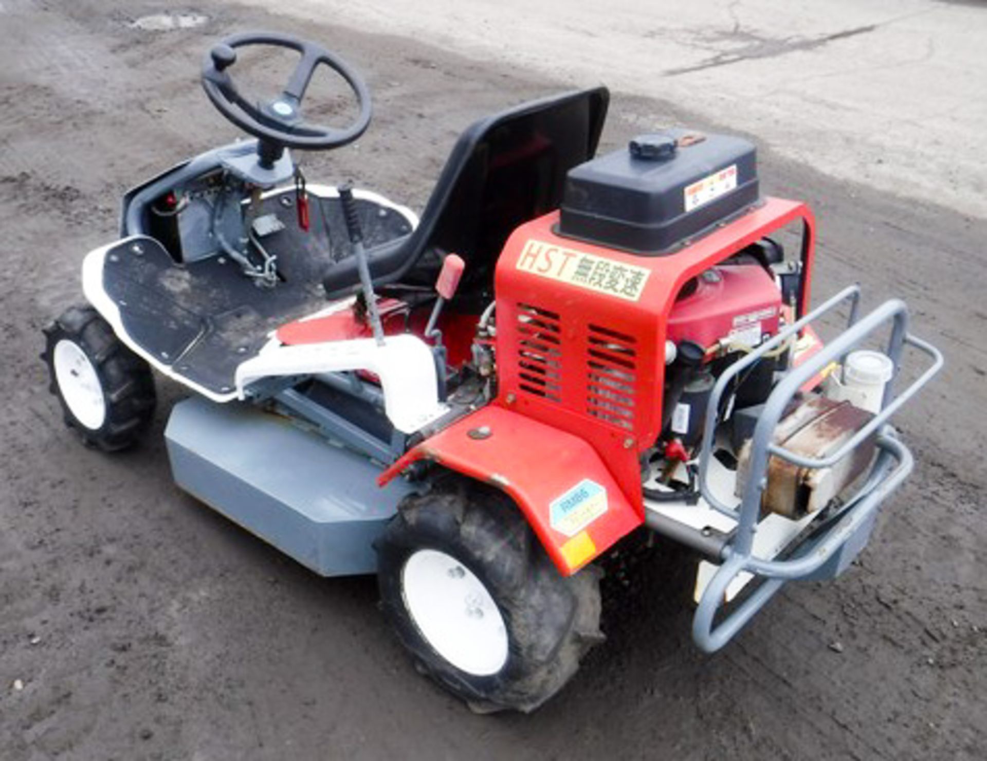 OREC HST CLIMBER BANK MOWER 14HP V TWIN ENGINE 40" CUT HYDROSTATIC DRIVE THIS MACHINE WILL CUT HEAVY - Image 5 of 8