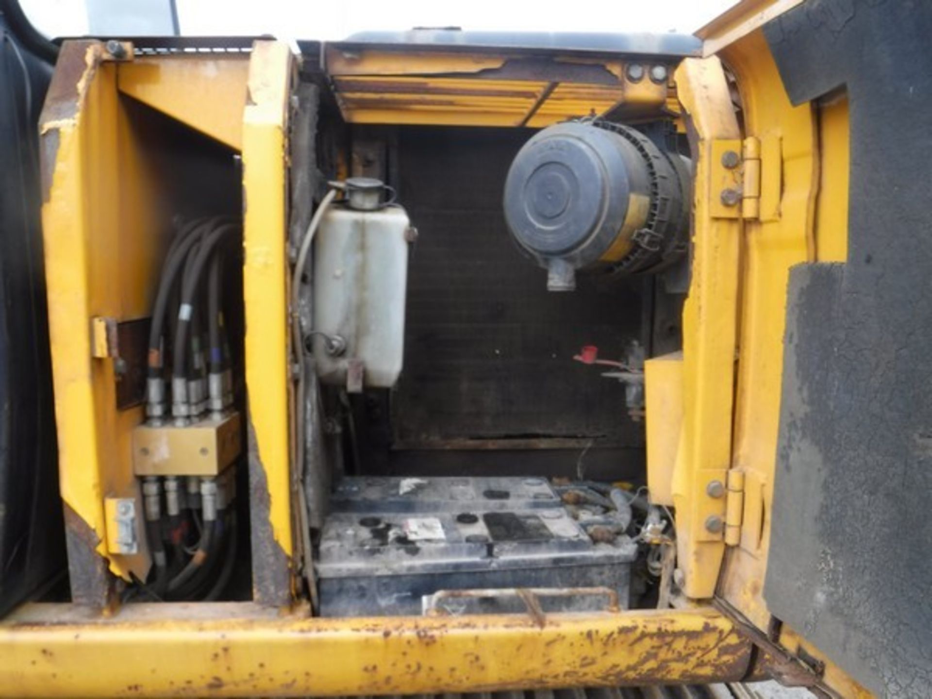 2002 JCB JS130, S/N SLPJ59022EO890198, C/W 3 BUCKETS, 7850HRS (NOT VERIFIED), ENGINE STOP NOT WORKIN - Image 13 of 22