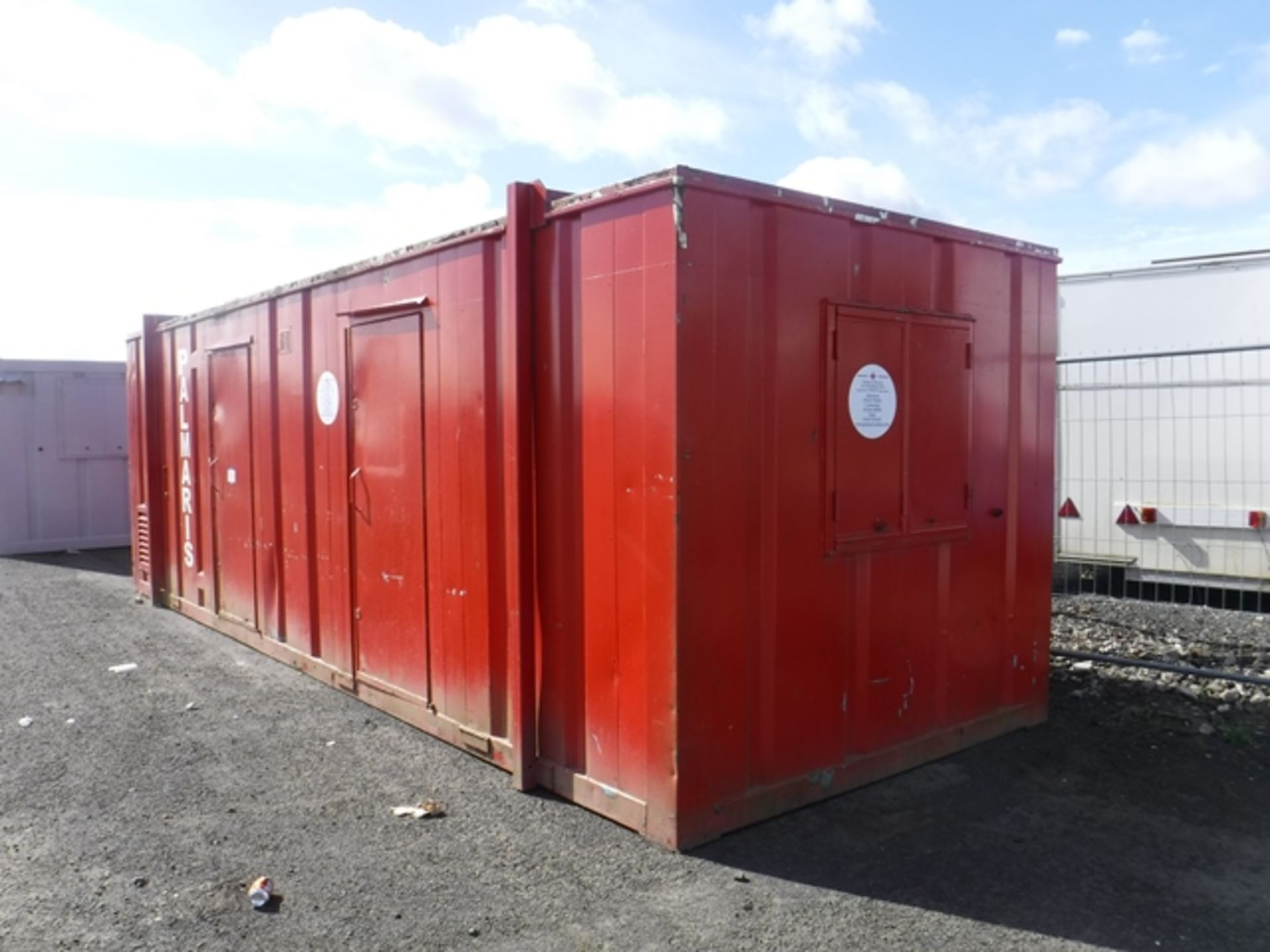 24FT WELFARE UNIT, MESS ROOM, KITCHEN & TOILET, C/W 2008 10KVA SILENT GENERATOR - Image 5 of 11