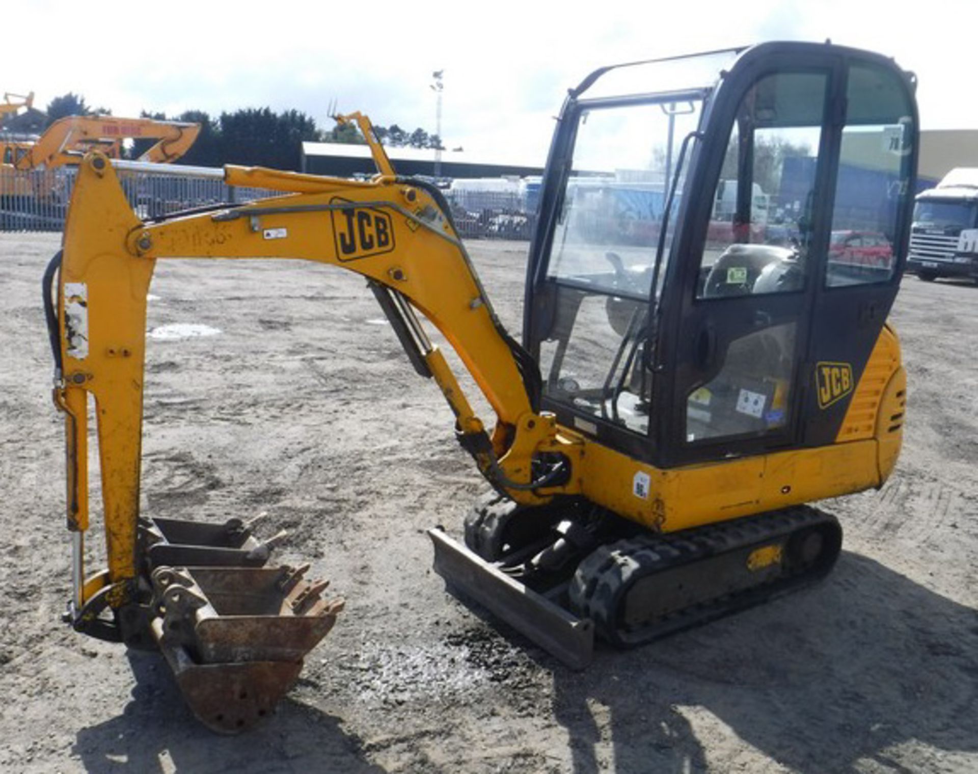 2005 JCB 801.5, S/N 175261M, 2261HRS (NOT VERFIED), C/W 3 BUCKETS, IMMOBILISER & 2 KEY FOBS