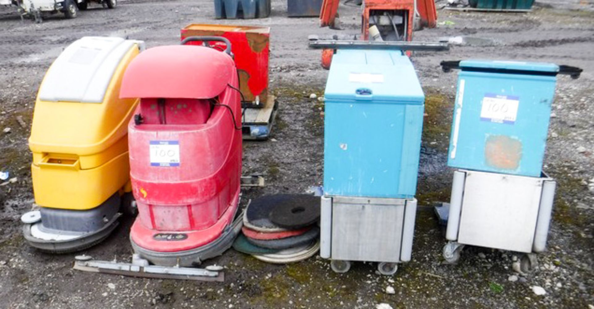 RED FLOOR CLEANER, YELLOW FLOOR CLEANER & 2 X BLUE WETROK FLOOR CLEANERS