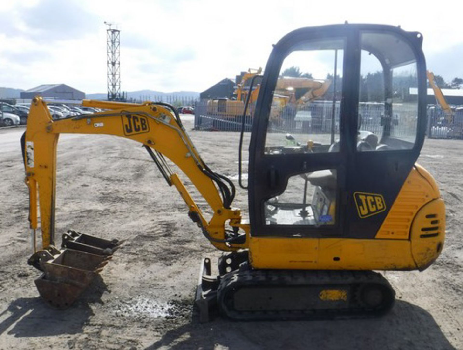 2005 JCB 801.5, S/N 175261M, 2261HRS (NOT VERFIED), C/W 3 BUCKETS, IMMOBILISER & 2 KEY FOBS - Image 16 of 17