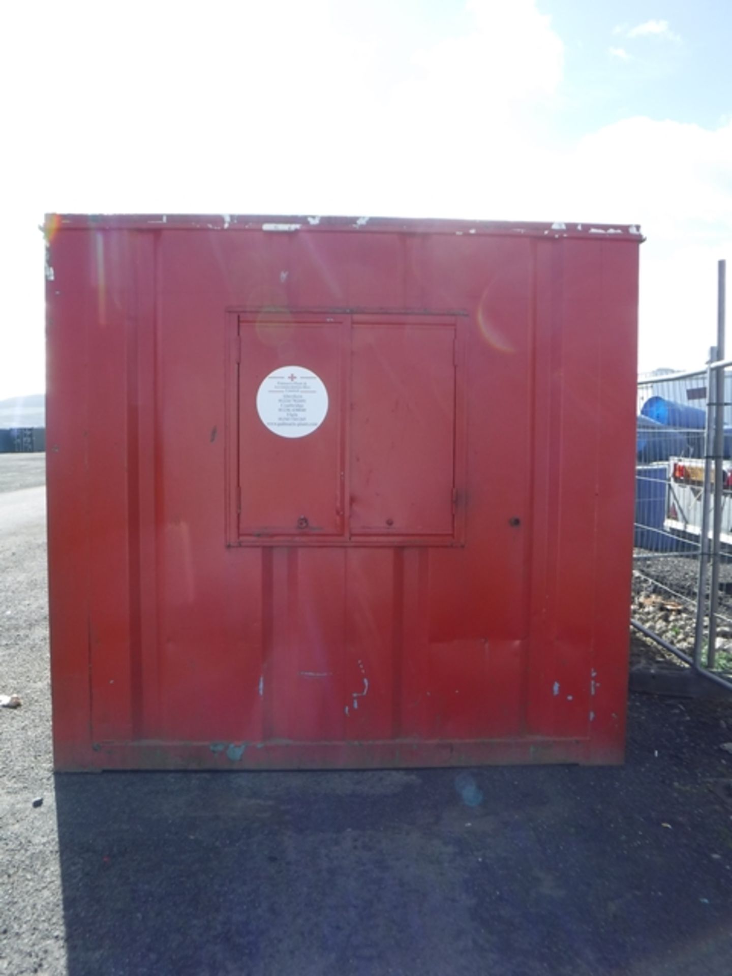 24FT WELFARE UNIT, MESS ROOM, KITCHEN & TOILET, C/W 2008 10KVA SILENT GENERATOR - Image 6 of 11