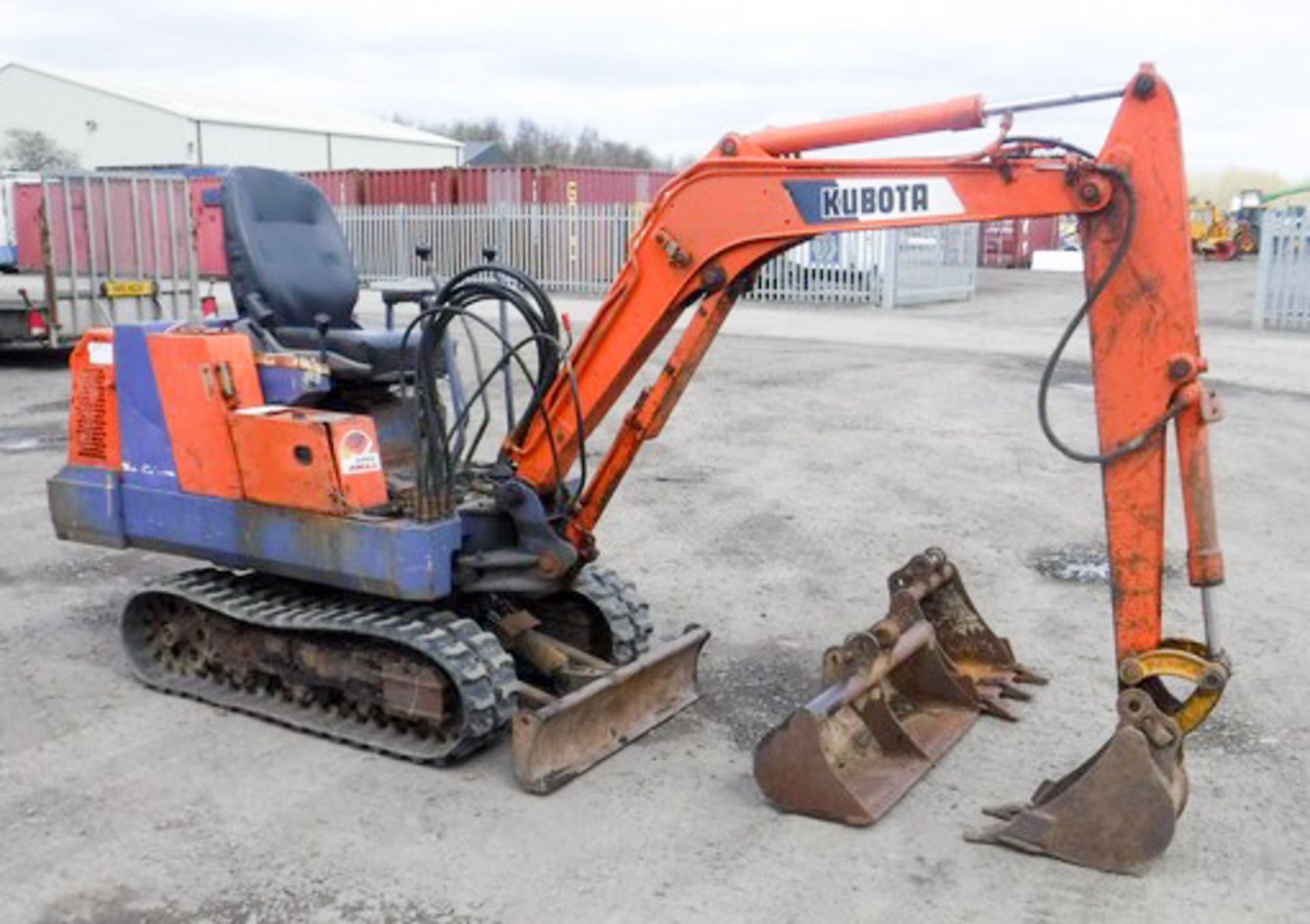 KUBOTA MINI DIGGER C/W 3 BUCKETS - Image 5 of 11