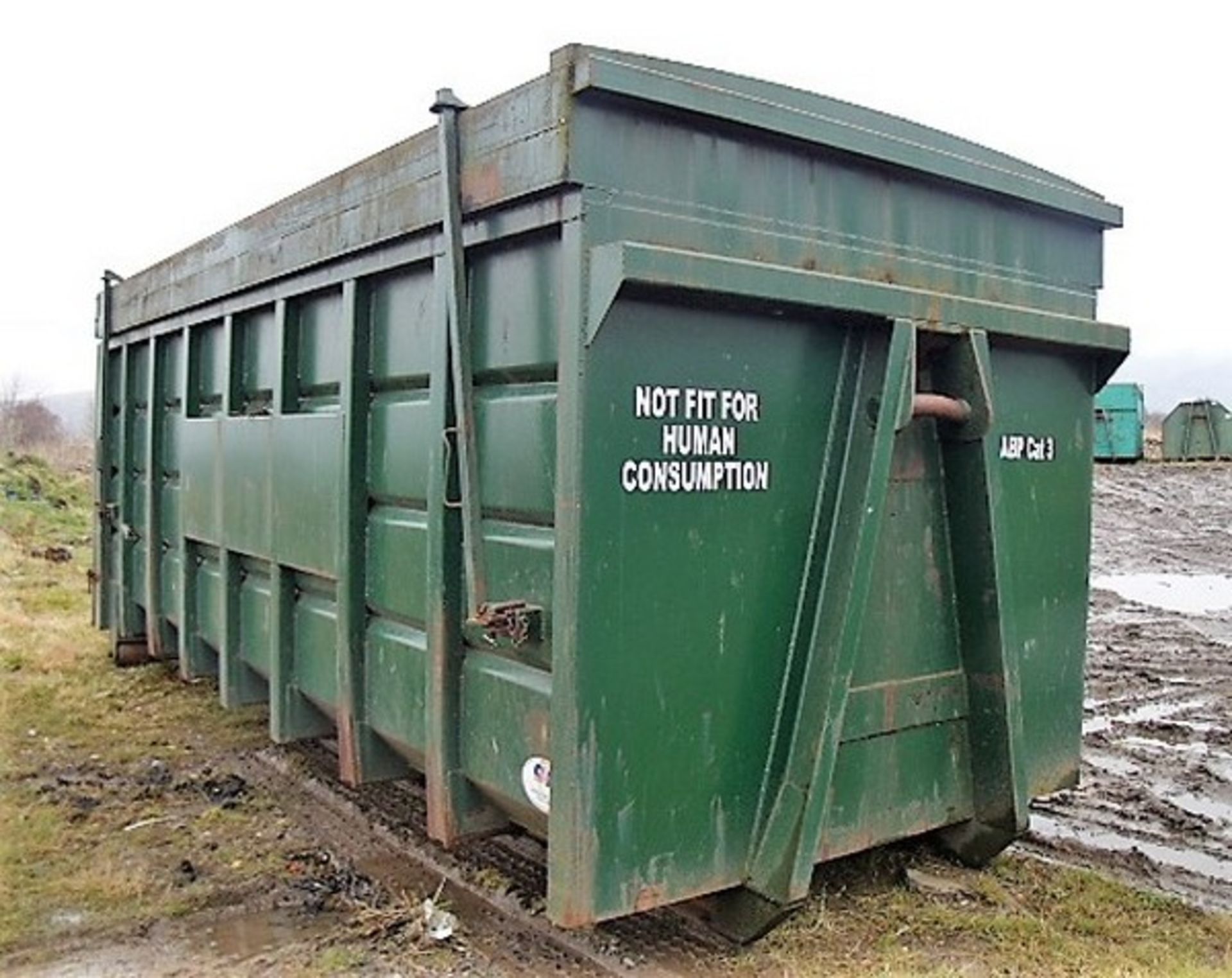 FOOD WASTE SKIP C/W ENCLOSED TOP. MANUFACTURED BY C F BOOTH. SOLD FROM ERROL AUCTION SITE. VIEWING A - Bild 2 aus 4