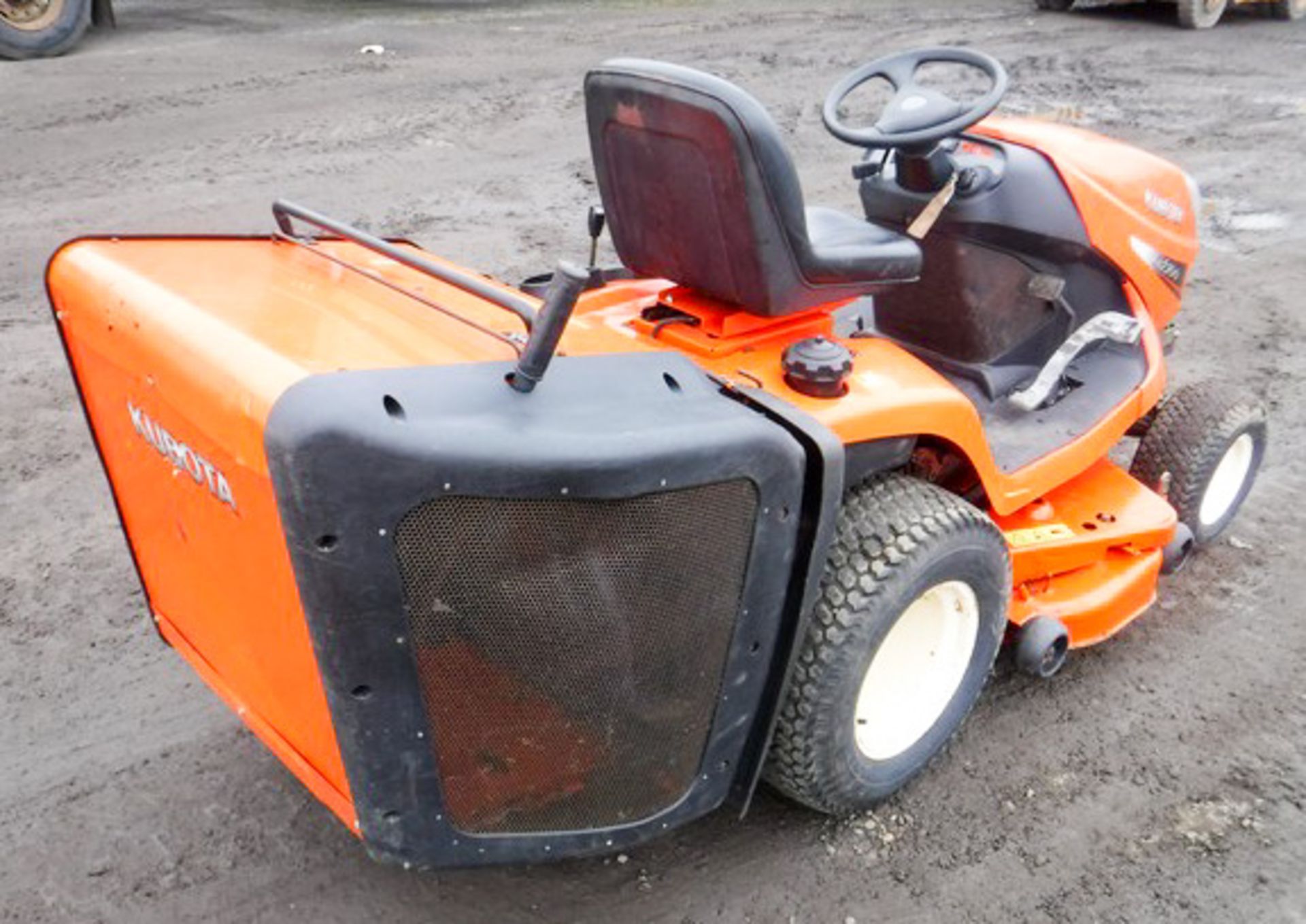 2005 KUBOTA GR2100EC DIESEL RIDE ON MOWER C/W 48" CUTTING DECK & COLLECTION 4WD S/N 10869 - Bild 7 aus 11