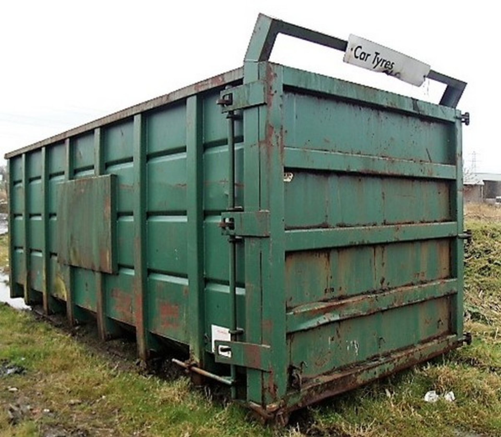 OPEN TOP SKIP C/W ACCESS LADDER. SOLD FROM ERROL AUCTION SITE. VIEWING AND UPLIFT FROM LOWER POLMAIS - Image 4 of 4