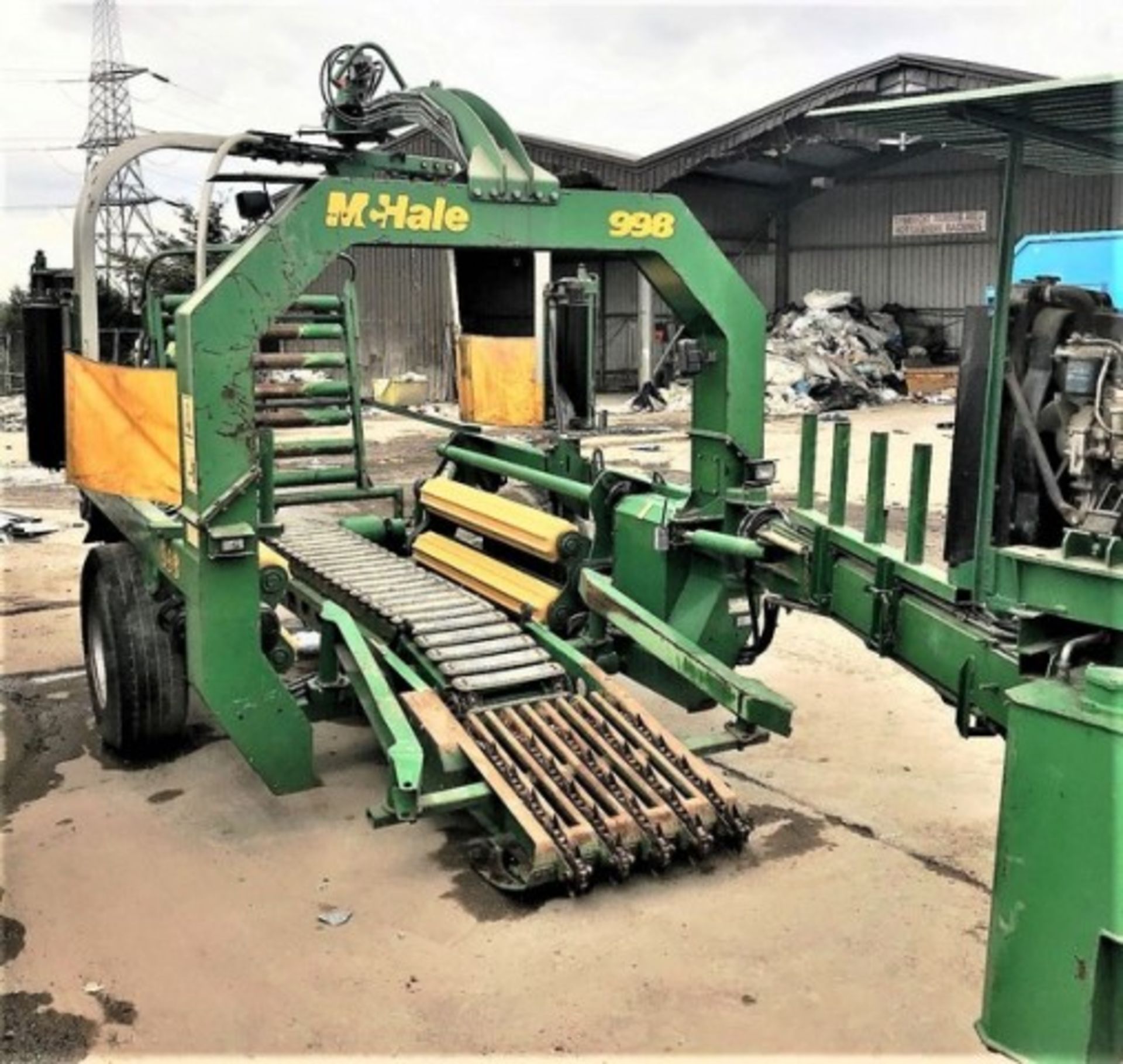 2007 MCHALE 998 square bale wrapper. S/N 250627. Runs on diesel engine. c/w 2 remote controls, servi - Bild 7 aus 10