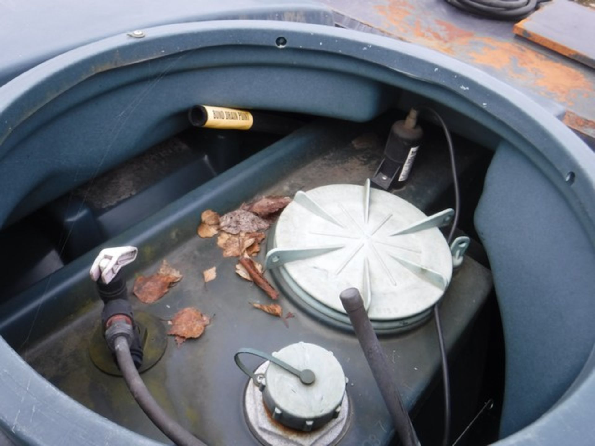 TITAN ES2500L bunded fuel tank - Image 3 of 4