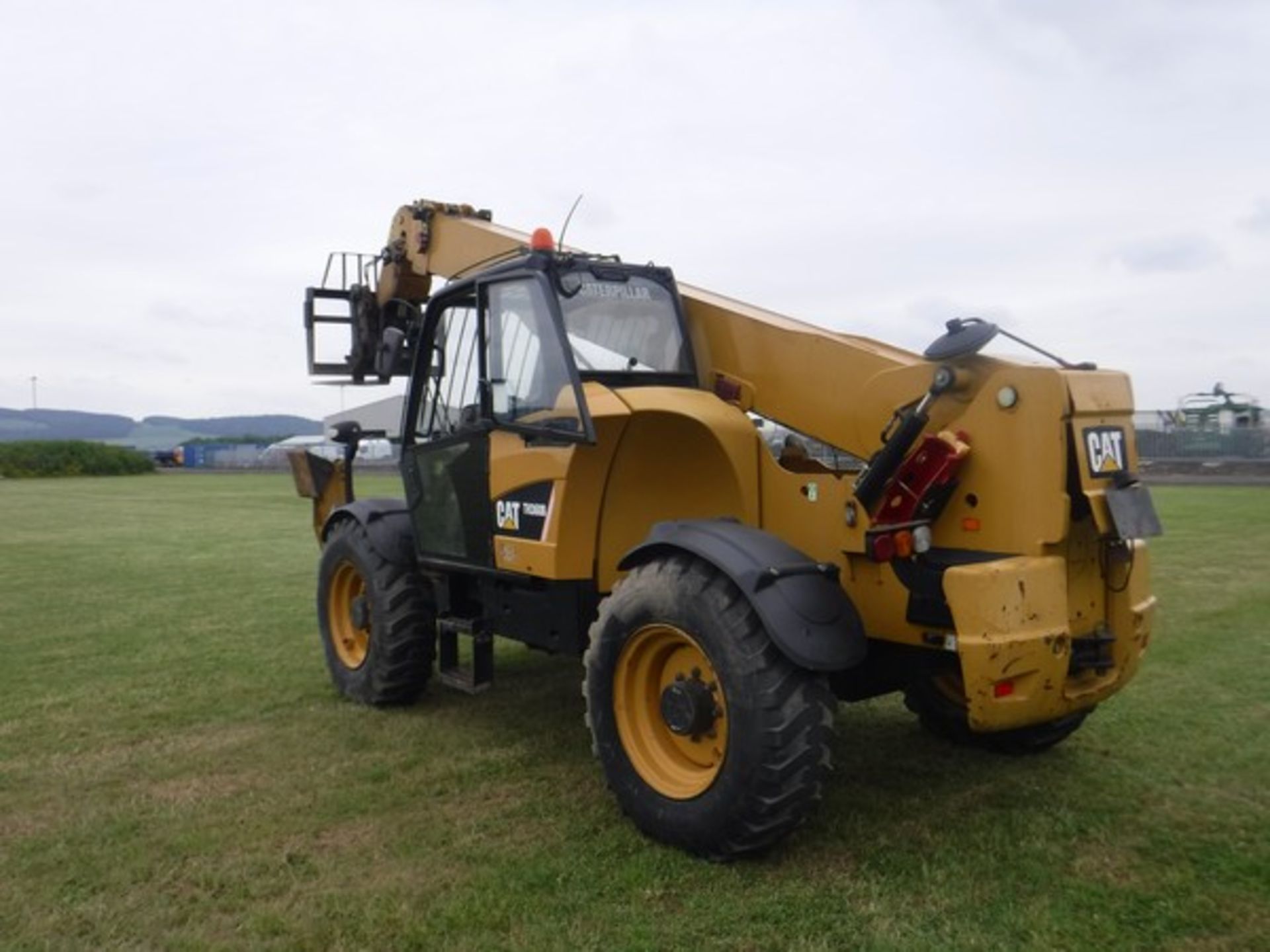 2007 CATERPILLAR TH360B telehandler s/n YC5000000TBH00675. 5868hrs (not verfied). CE marked. - Image 14 of 16