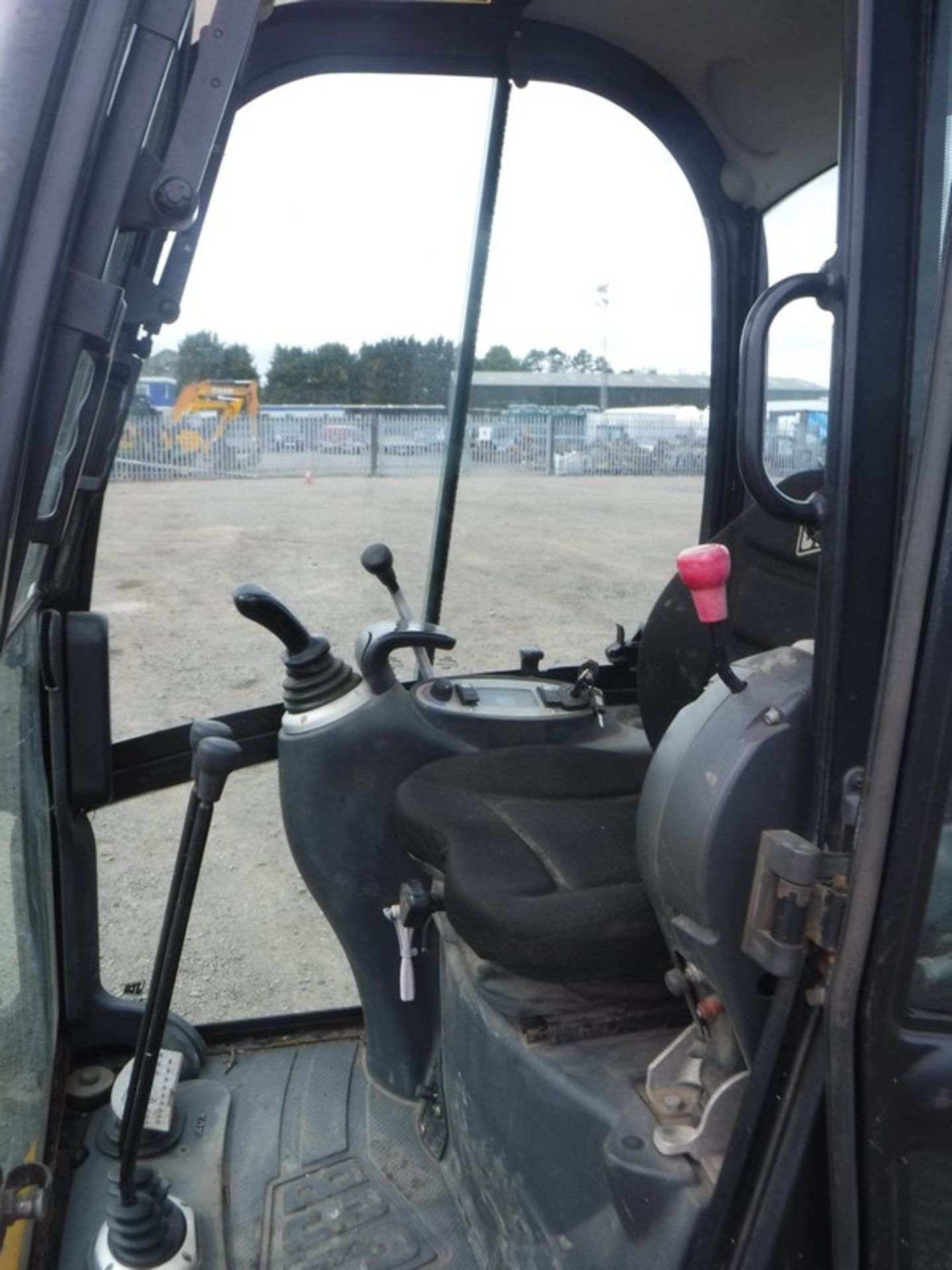 2010 JCB 80818 CTS c/w 1 bucket s/n JCB08018C01543924. 2166hrs (not verified). - Image 4 of 16