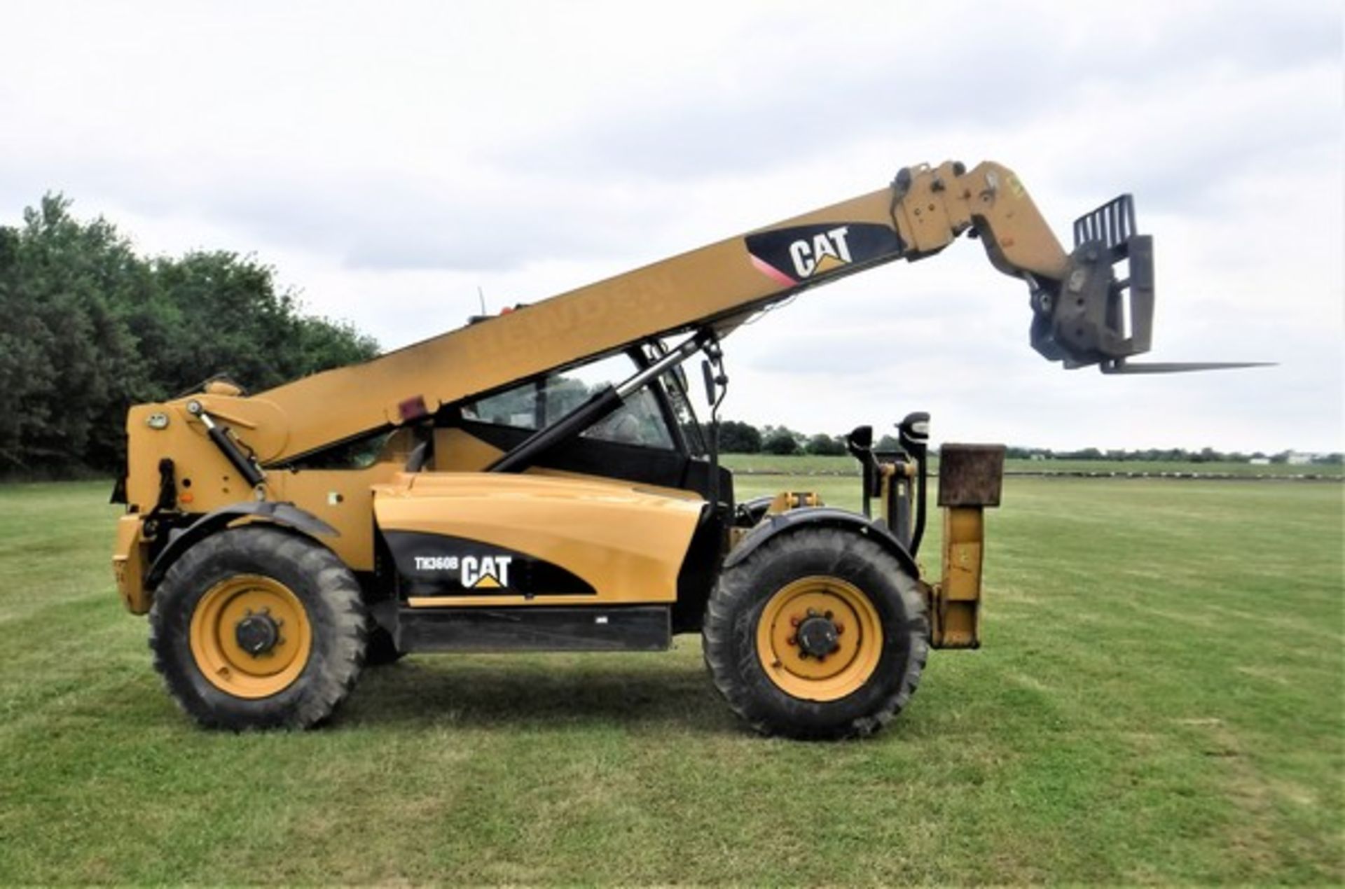 2007 CATERPILLAR TH360B telehandler s/n YC5000000TBH00675. 5868hrs (not verfied). CE marked. - Bild 11 aus 16