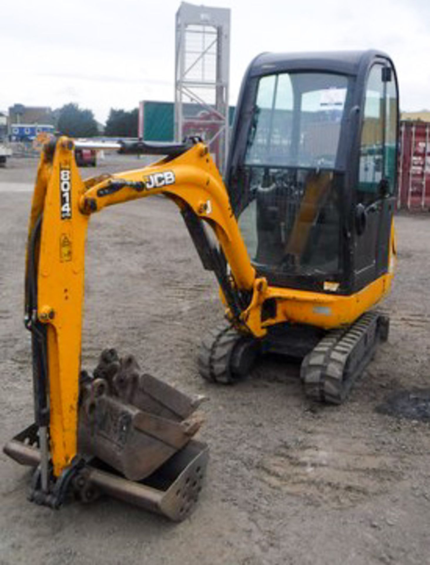 2011 JCB 80814 CTS c/w 3 buckets s/n JCB80814A01627300. 2891hrs (not verified)