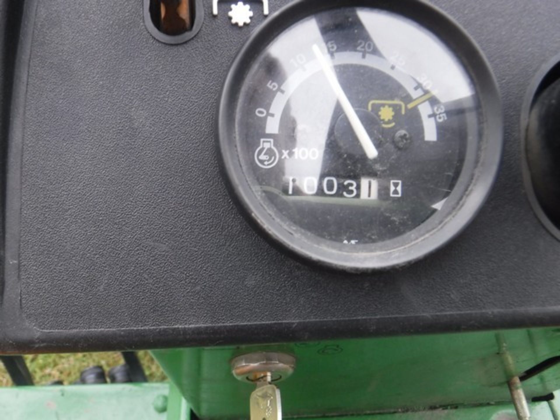 JOHN DEERE 4 x 4 Tractor 755. Reg - H97FBJ. 1003hrs (not verified) - Image 7 of 15