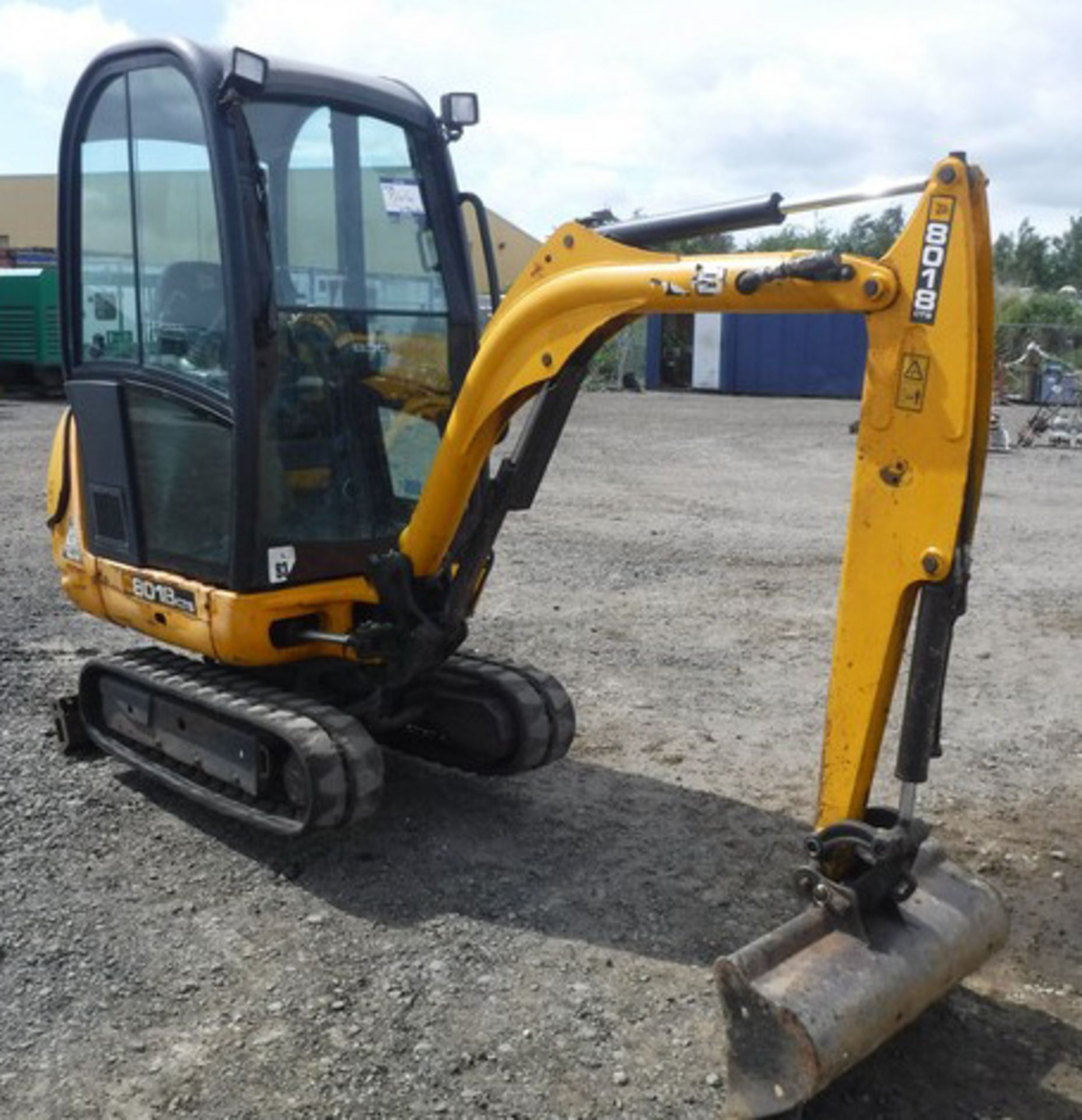 2010 JCB 80818 mini excavator c/w 1 bucket s/n 1543924. 2156hrs (not verified) - Image 7 of 13