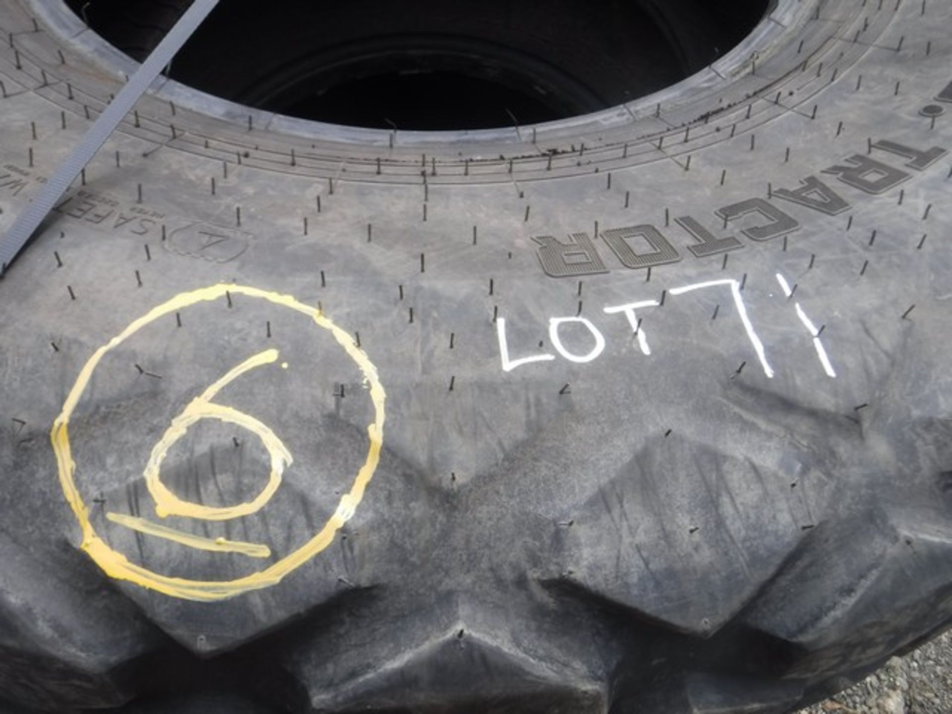 ALLIANCE ND tractor tyres. 23.1/26. Turf floatation part worn - Image 2 of 2