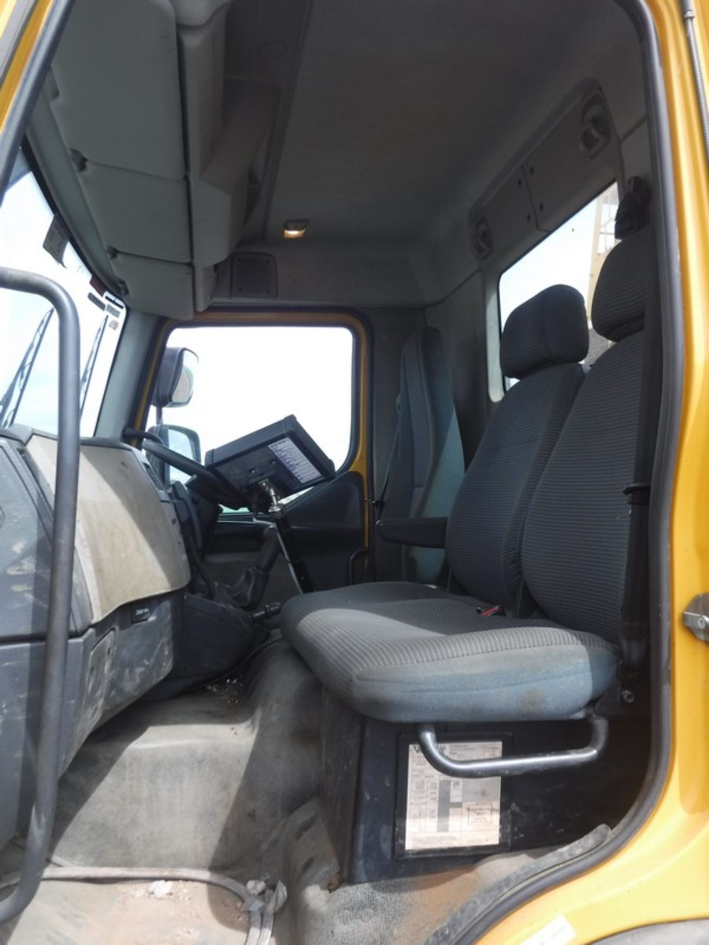 VOLVO FL - 7146cc FL240 - Bild 2 aus 17