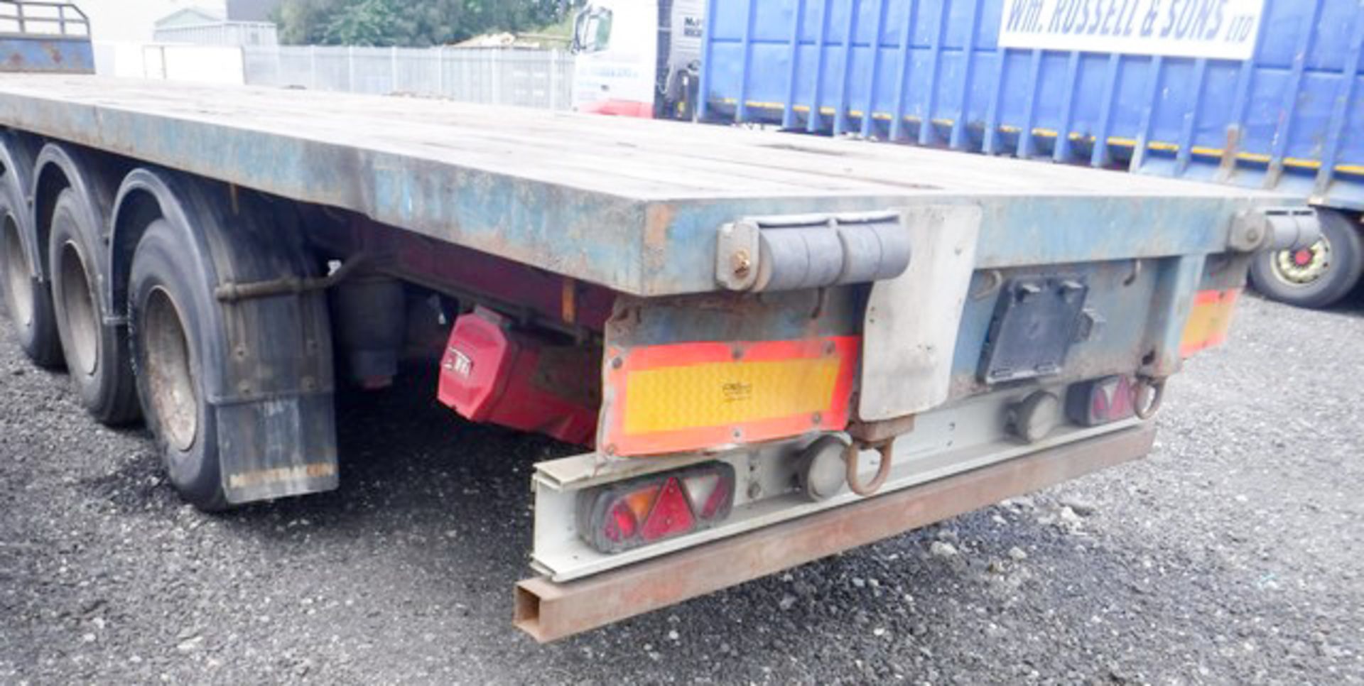 2005 MONTRACON flatbed trailer 3 axle on air suspension. MOT November 2018. Registration no. C201558 - Image 3 of 7