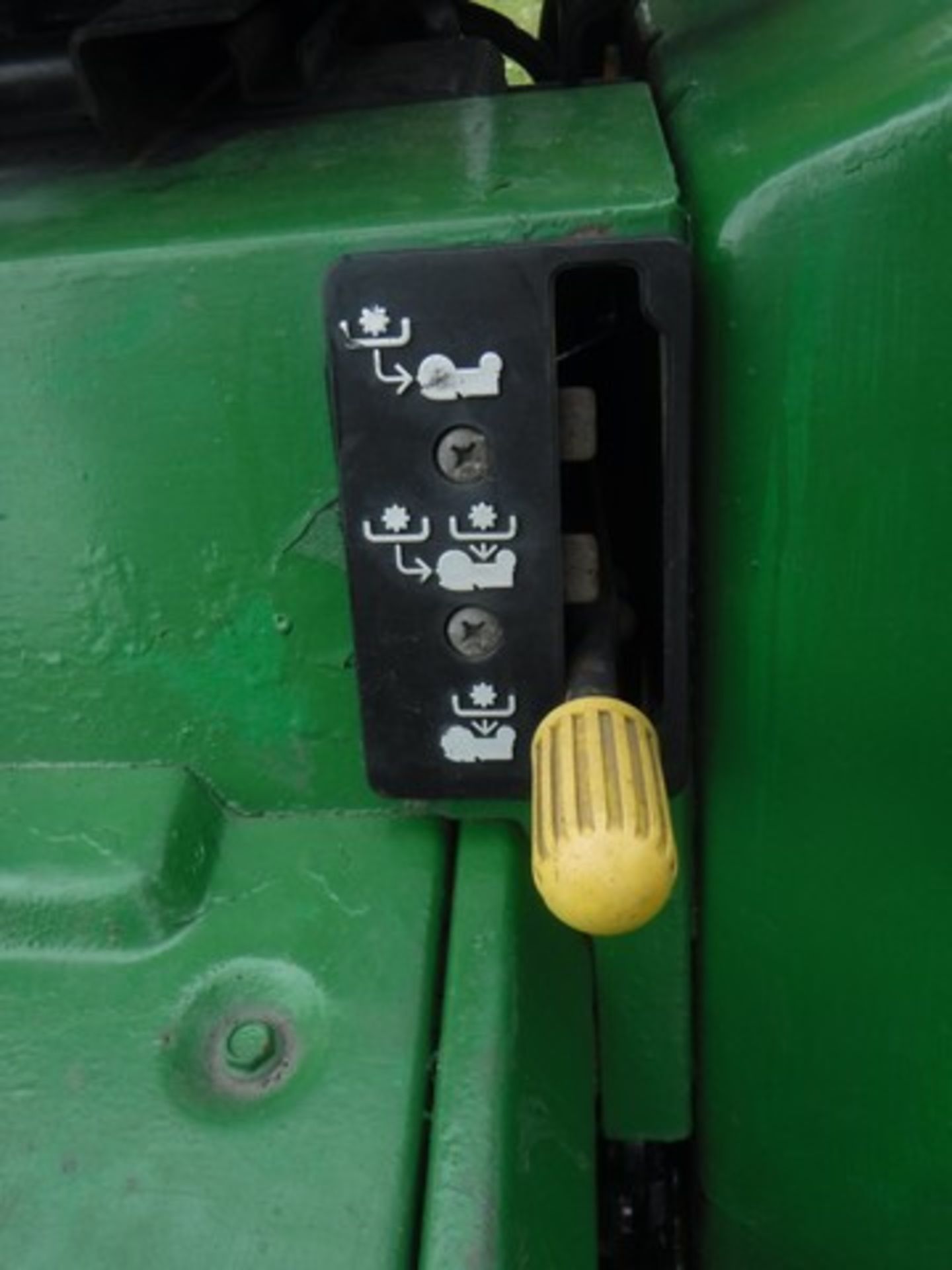 JOHN DEERE 4 x 4 Tractor 755. Reg - H97FBJ. 1003hrs (not verified) - Image 4 of 15