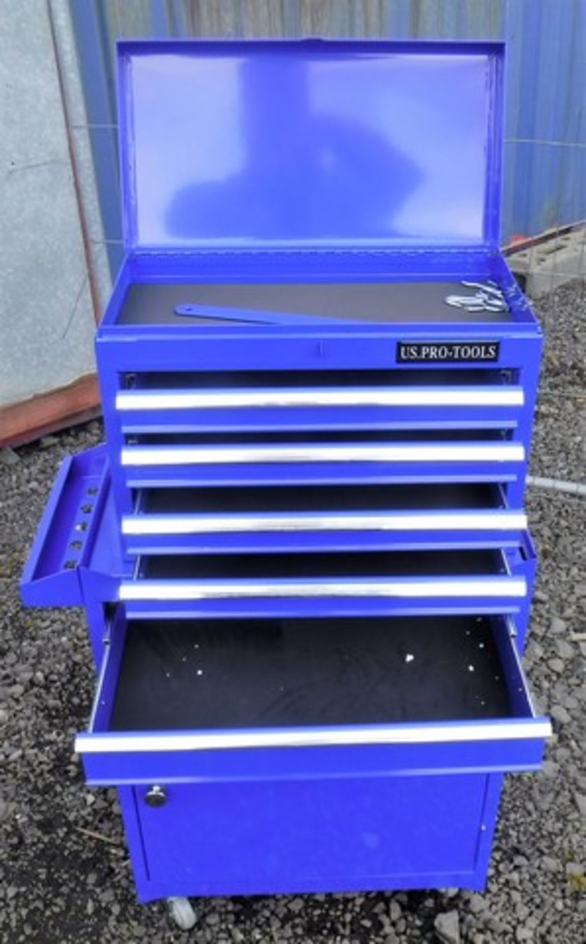 UNUSED HIGH QUALITY CHEST TOOL BOX c/w ball bearing slide drawers. Body reinforced design. Can be lo - Image 3 of 3