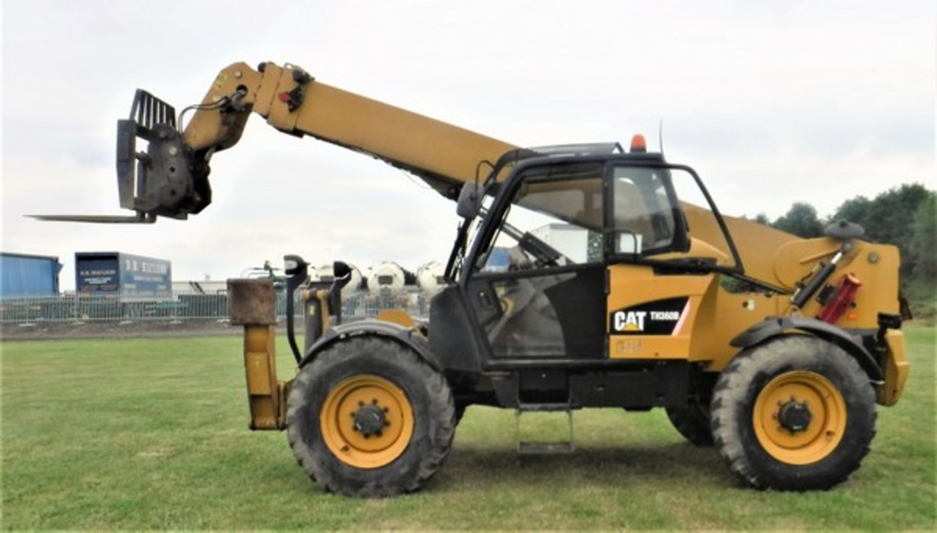 2007 CATERPILLAR TH360B telehandler s/n YC5000000TBH00675. 5868hrs (not verfied). CE marked. - Bild 15 aus 16