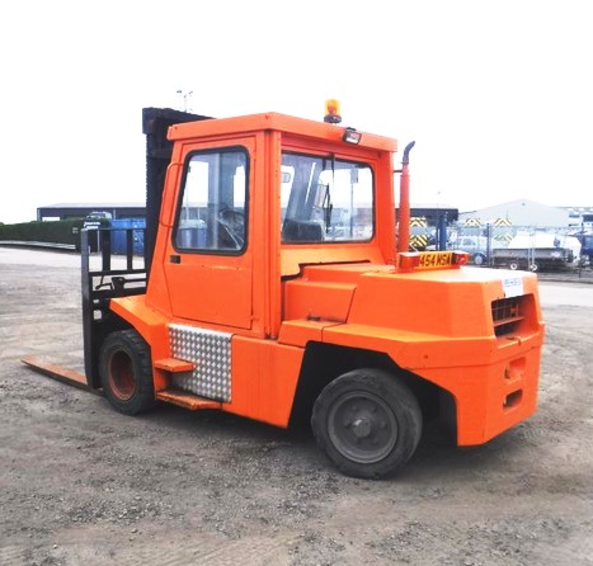 FIAT 8T FORKLIFT s/n 9449820 3665hrs (not verified). Reg No 454 MSA - Image 16 of 17