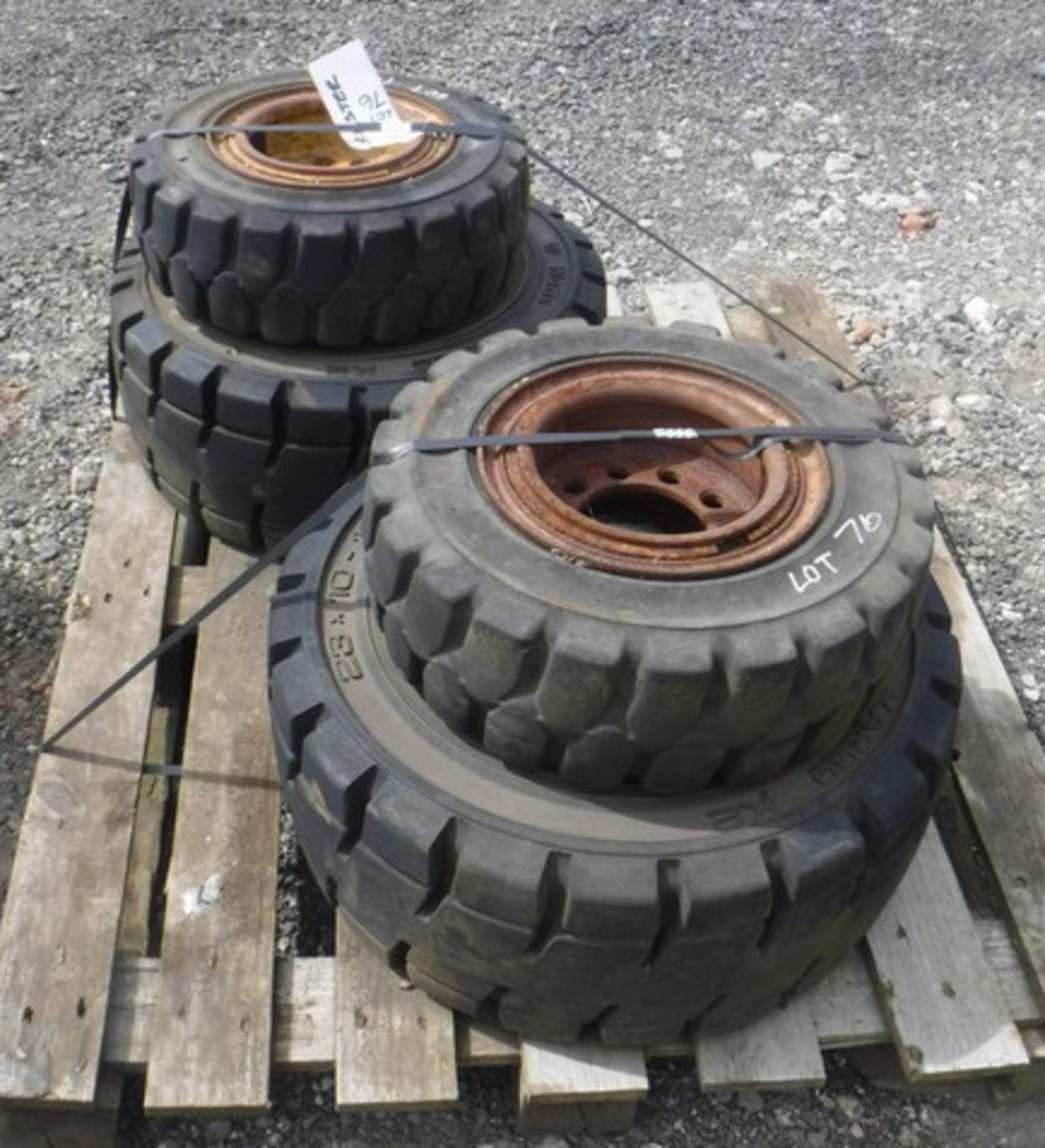 HYSTER solid wheels with tyres x 4