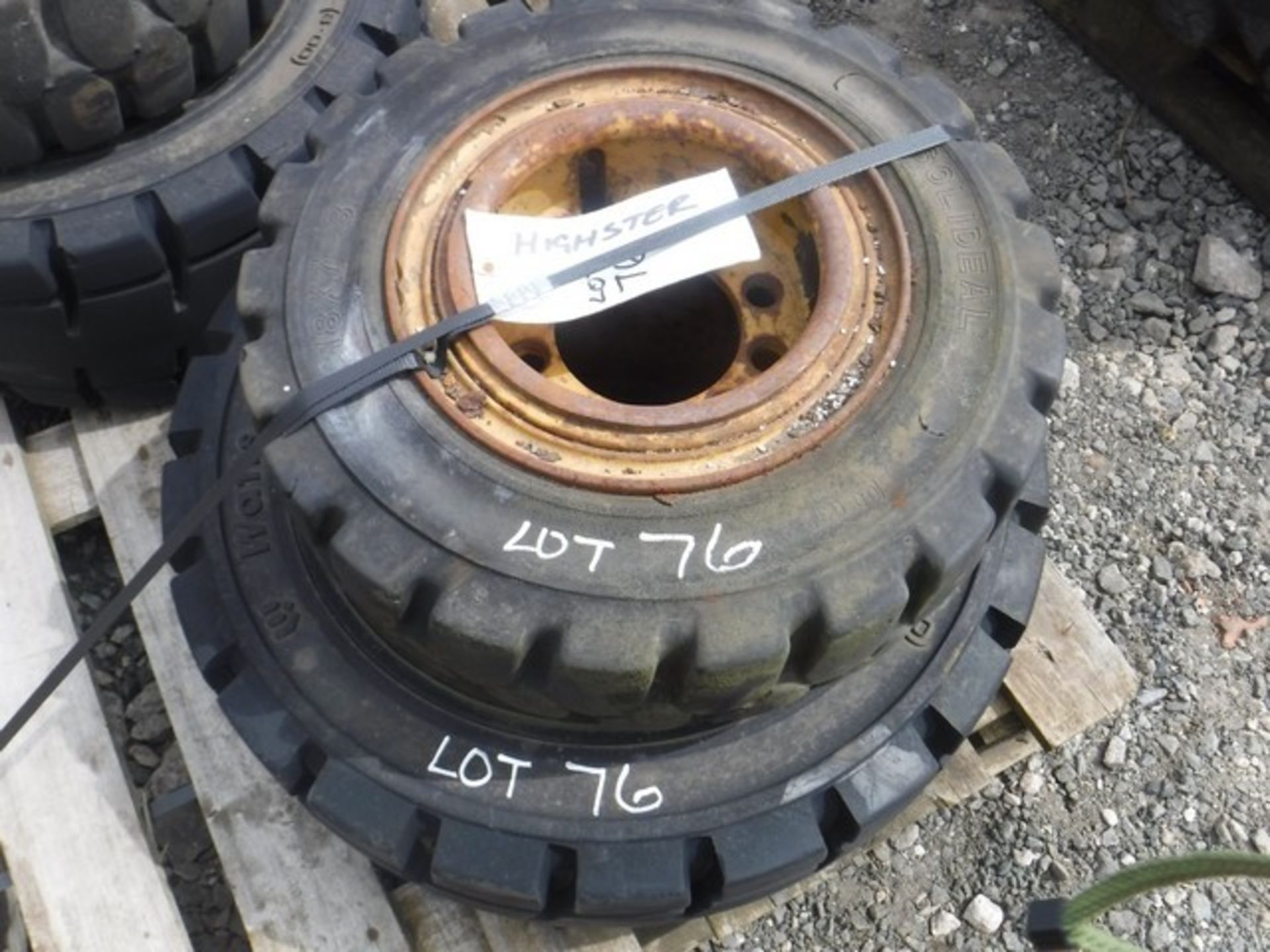 HYSTER solid wheels with tyres x 4 - Image 2 of 2