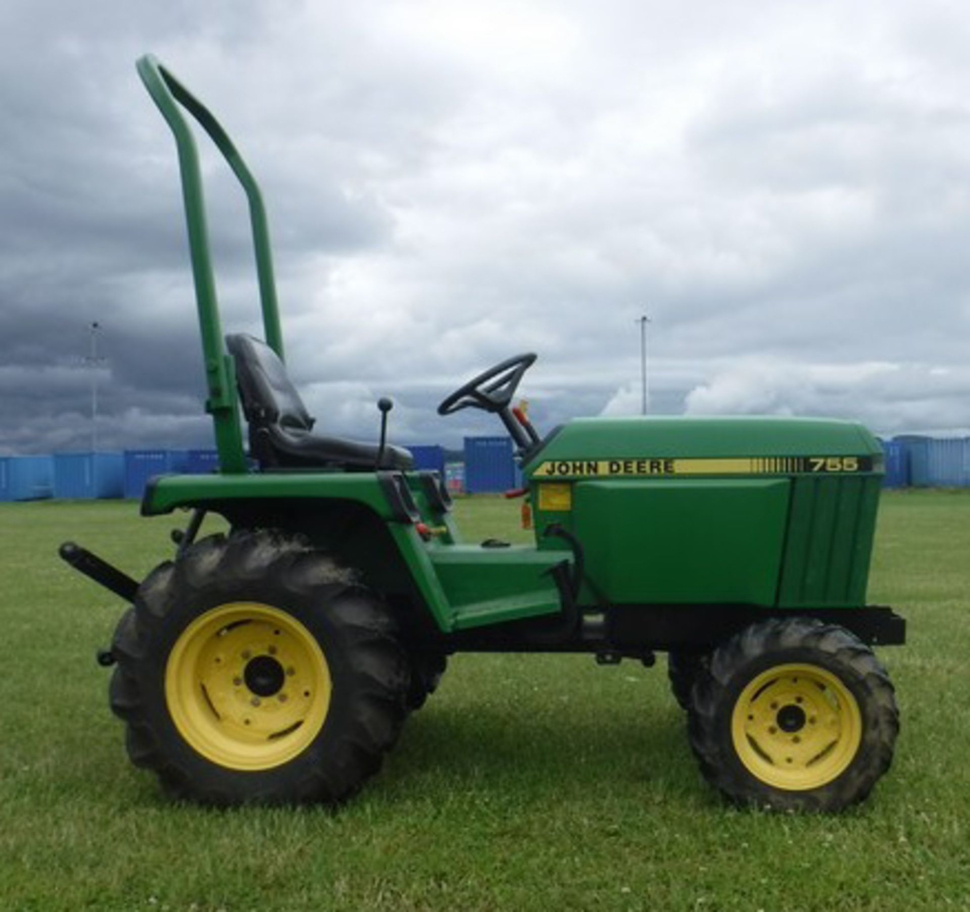 JOHN DEERE 4 x 4 Tractor 755. Reg - H97FBJ. 1003hrs (not verified) - Image 10 of 15