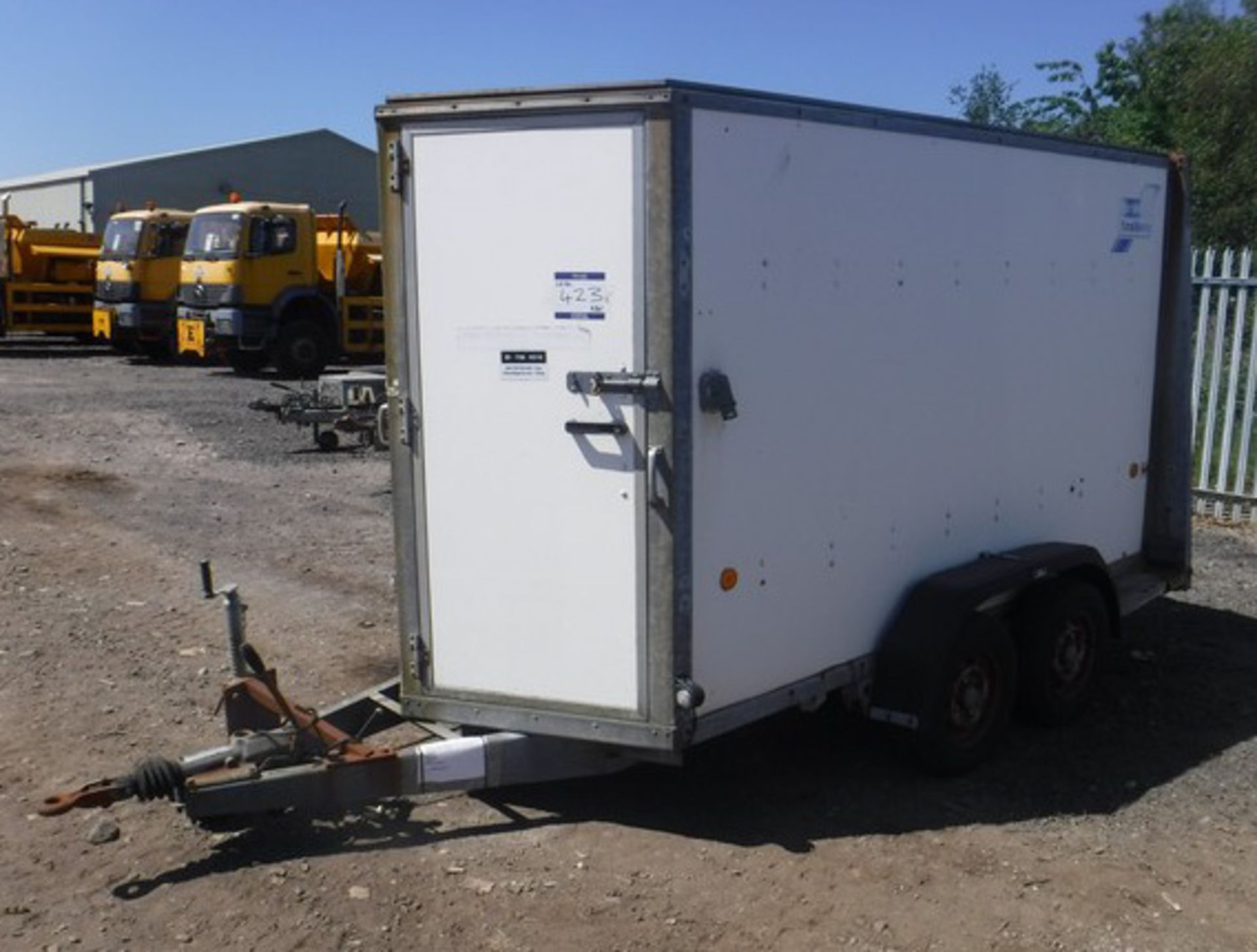 IFOR WILLIAMS 10' x 5' twin axle box trailer. Fitted with power points. VIN WO243243. Asset no. 758-