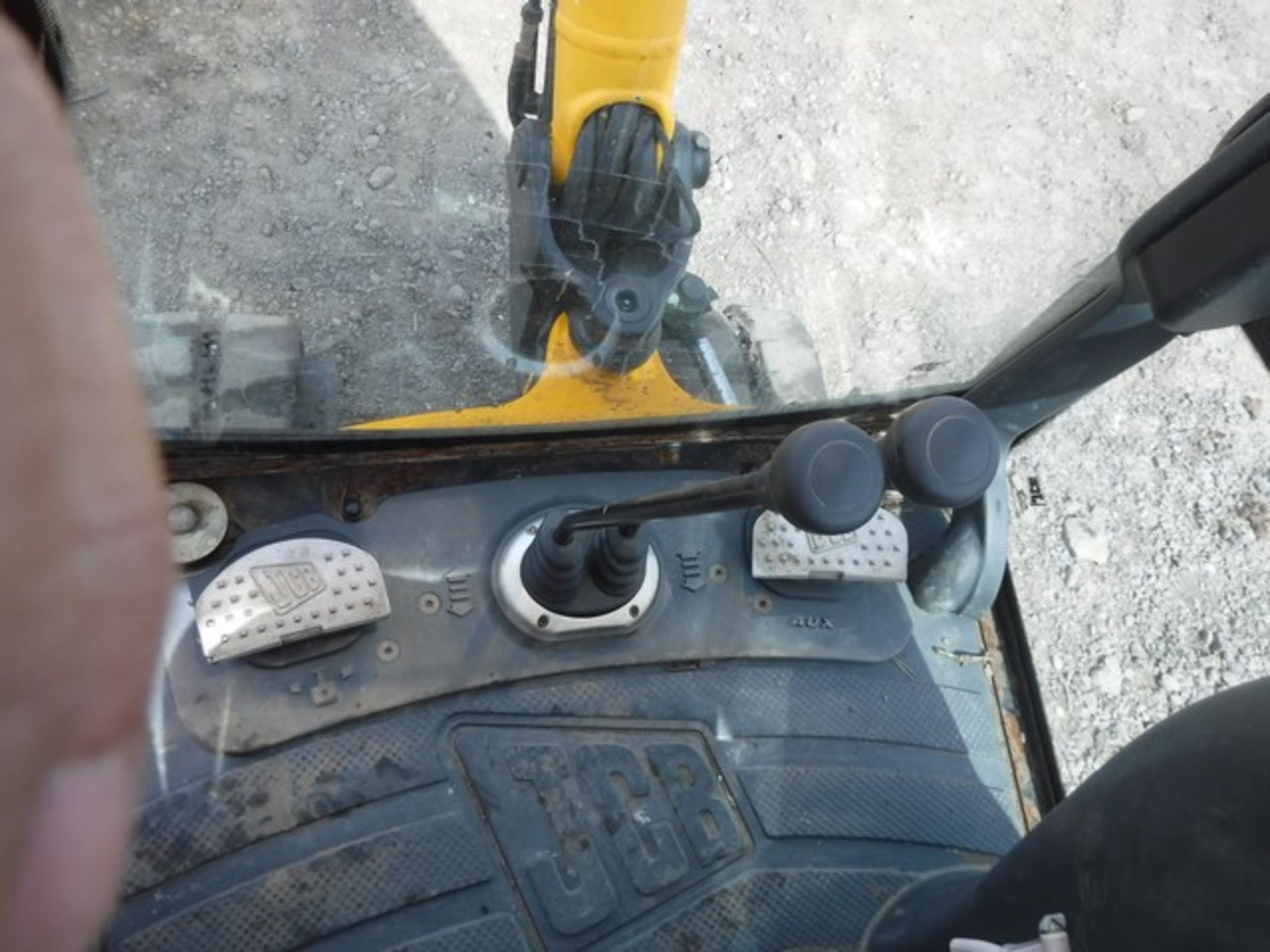 2010 JCB 80818 mini excavator c/w 1 bucket s/n 1543924. 2156hrs (not verified) - Image 3 of 13