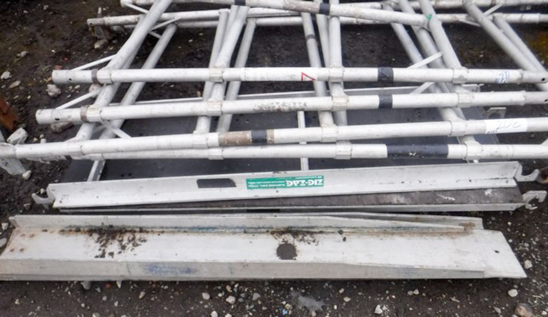 BUILDERS LADDERS X 5, 2 piece heavy duty ramp & aluminium scaffolding - Image 2 of 2