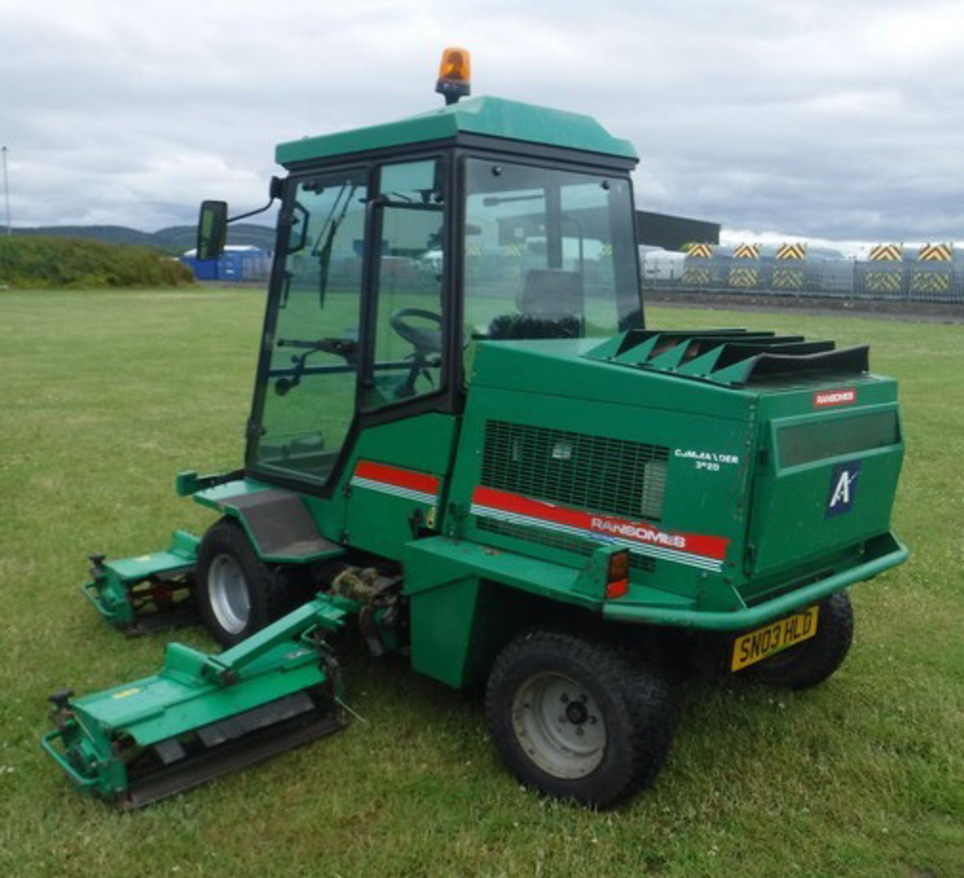 2003 RANSOMES 5 Gang ride on mower. Reg No SN03HLD. 4407hrs (correct) c/w Ransomes safety cab - Image 29 of 34